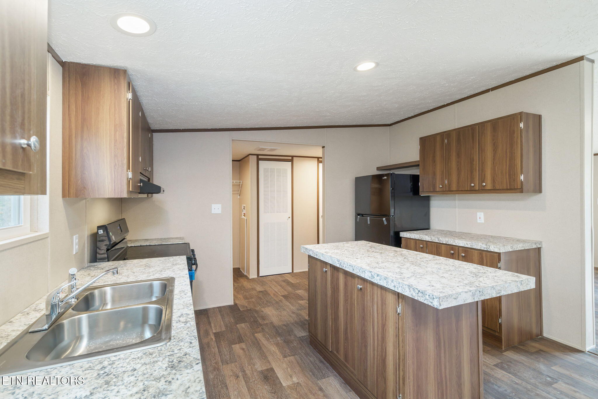135 Rose Circle Property Photo 17