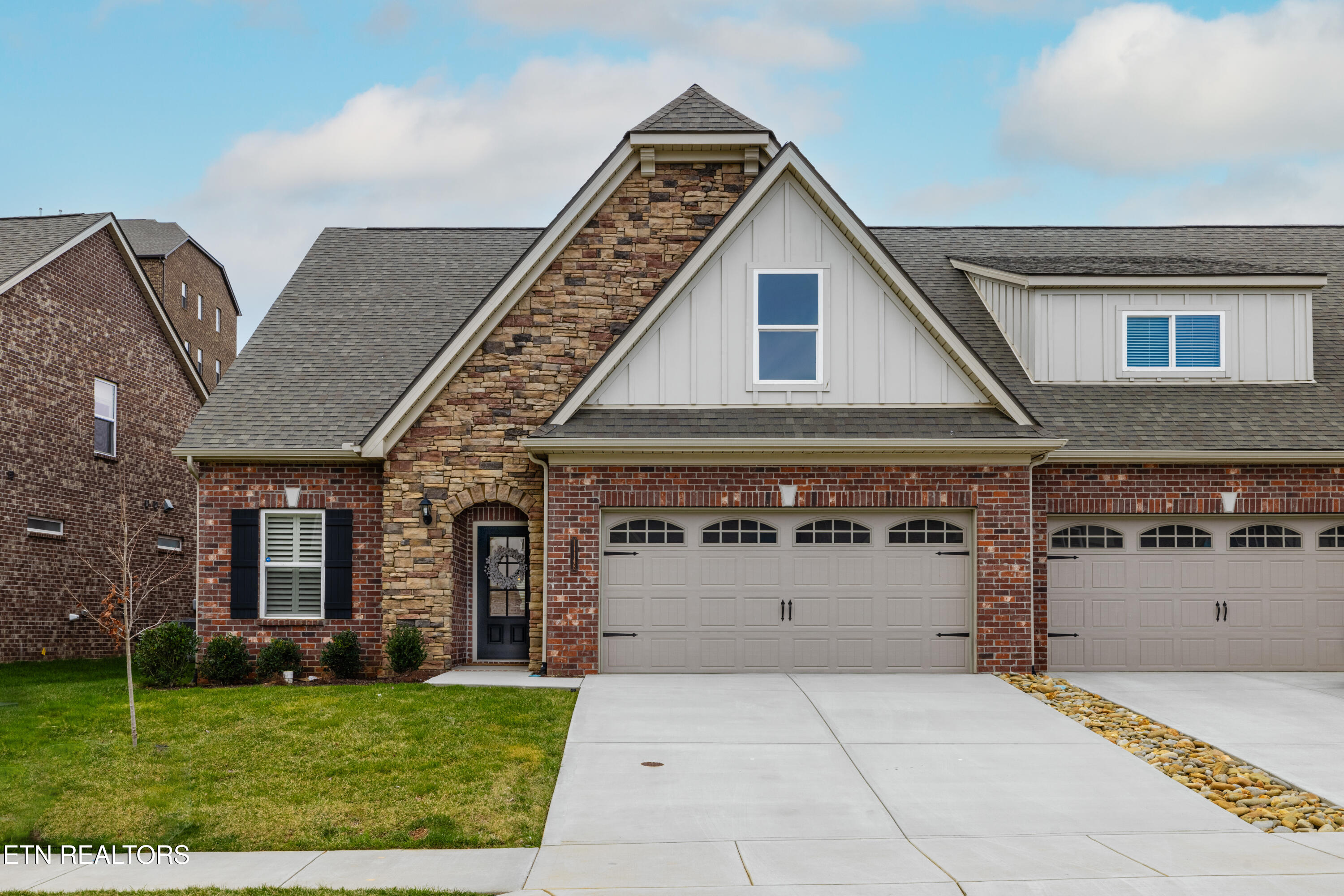 11148 Narrow Leaf Drive Property Photo 1