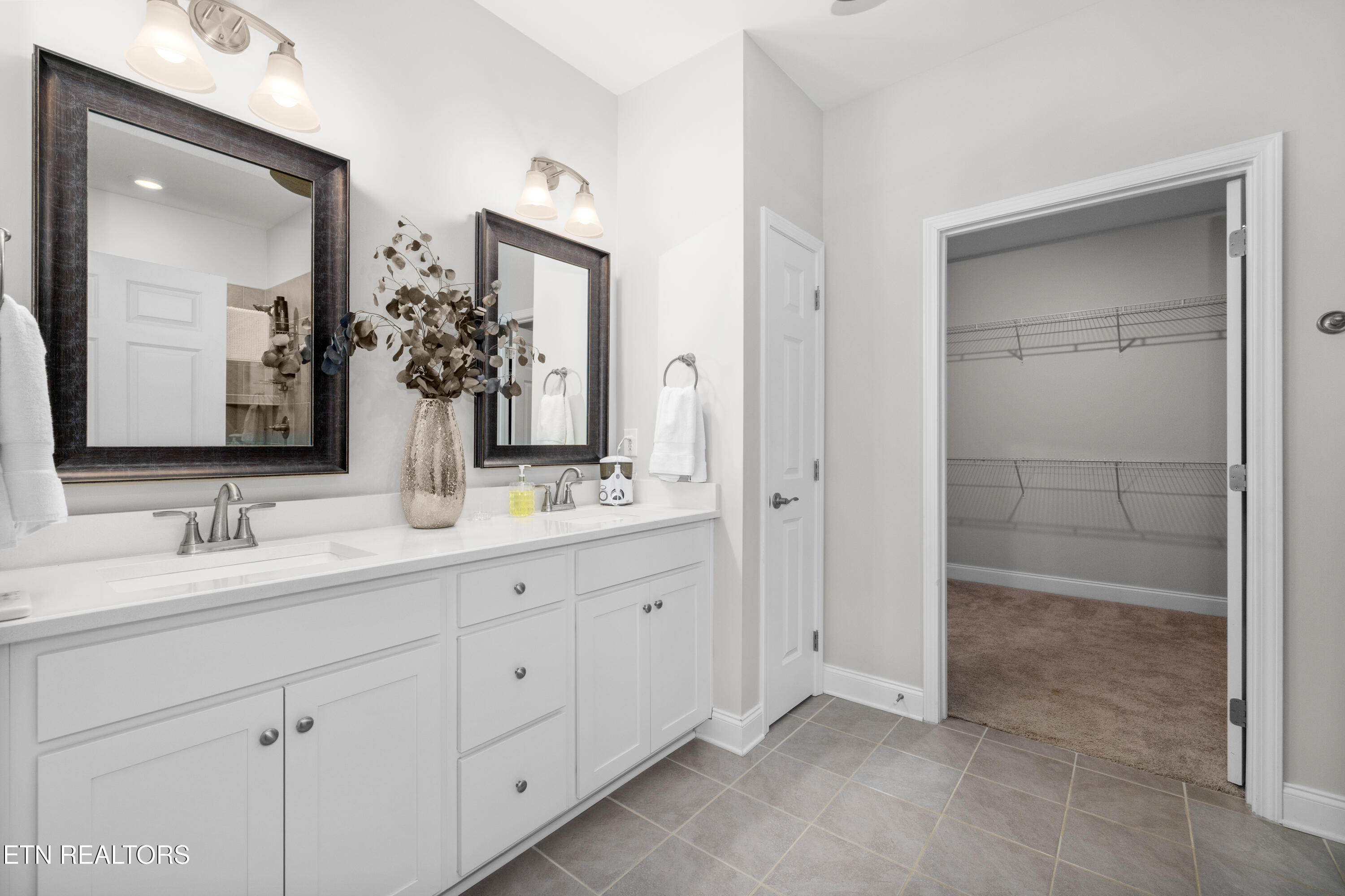 11148 Narrow Leaf Drive Property Photo 13