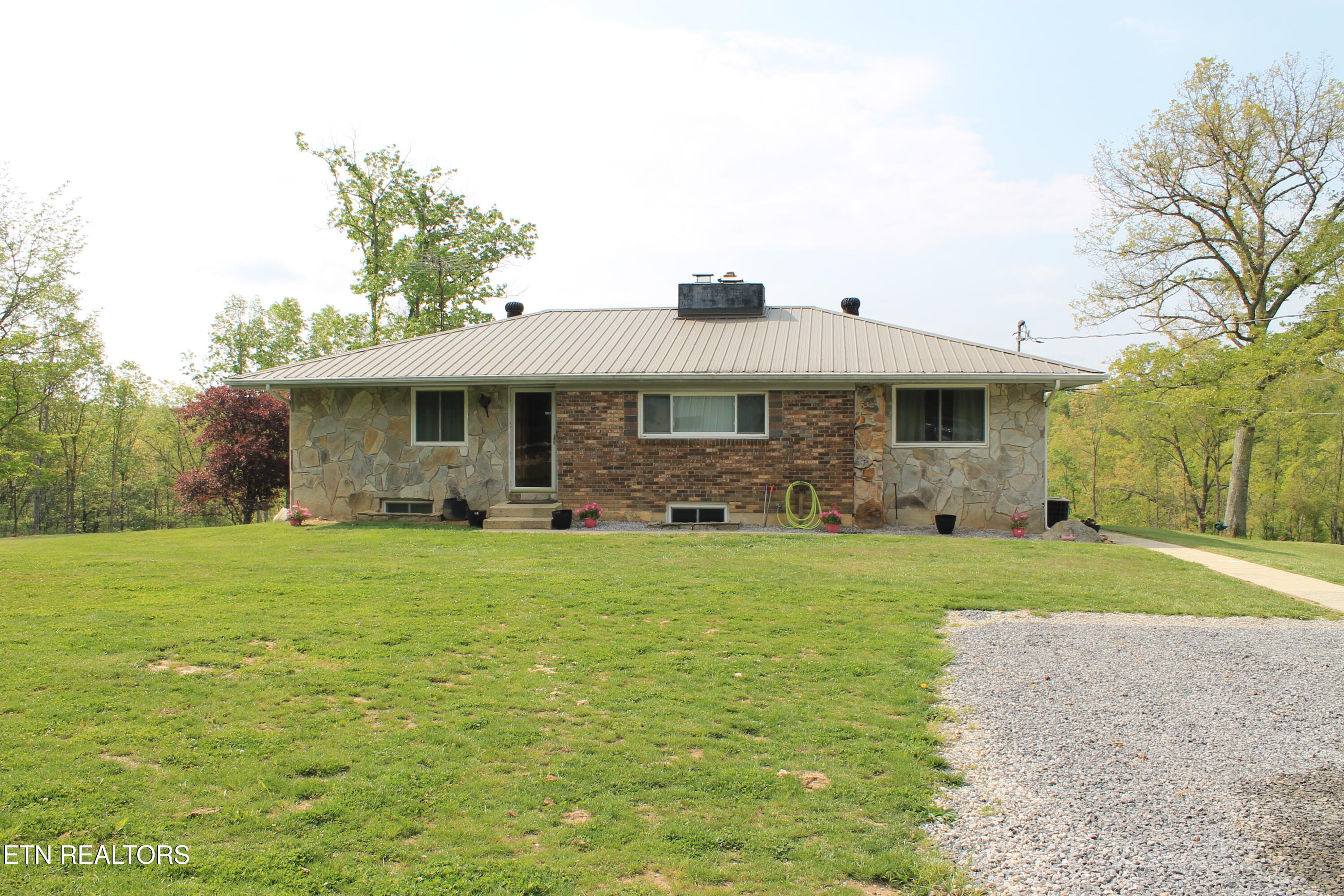 798 Christenson Rd Property Photo 4