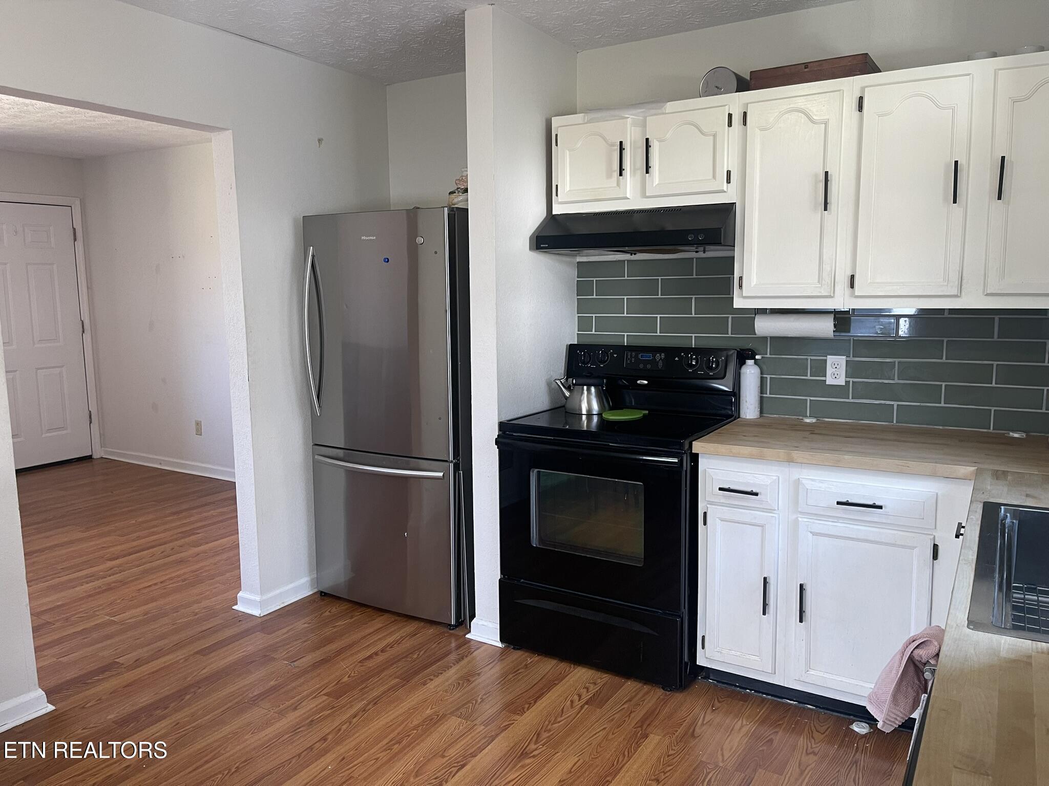 323 E Oldham Ave Property Photo 10