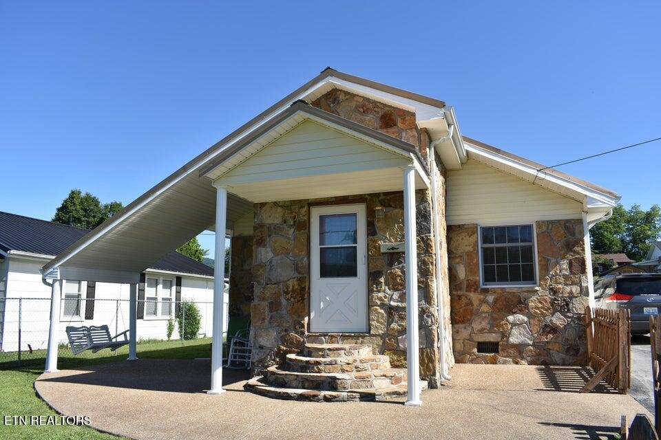 806 Manchester Ave Property Photo