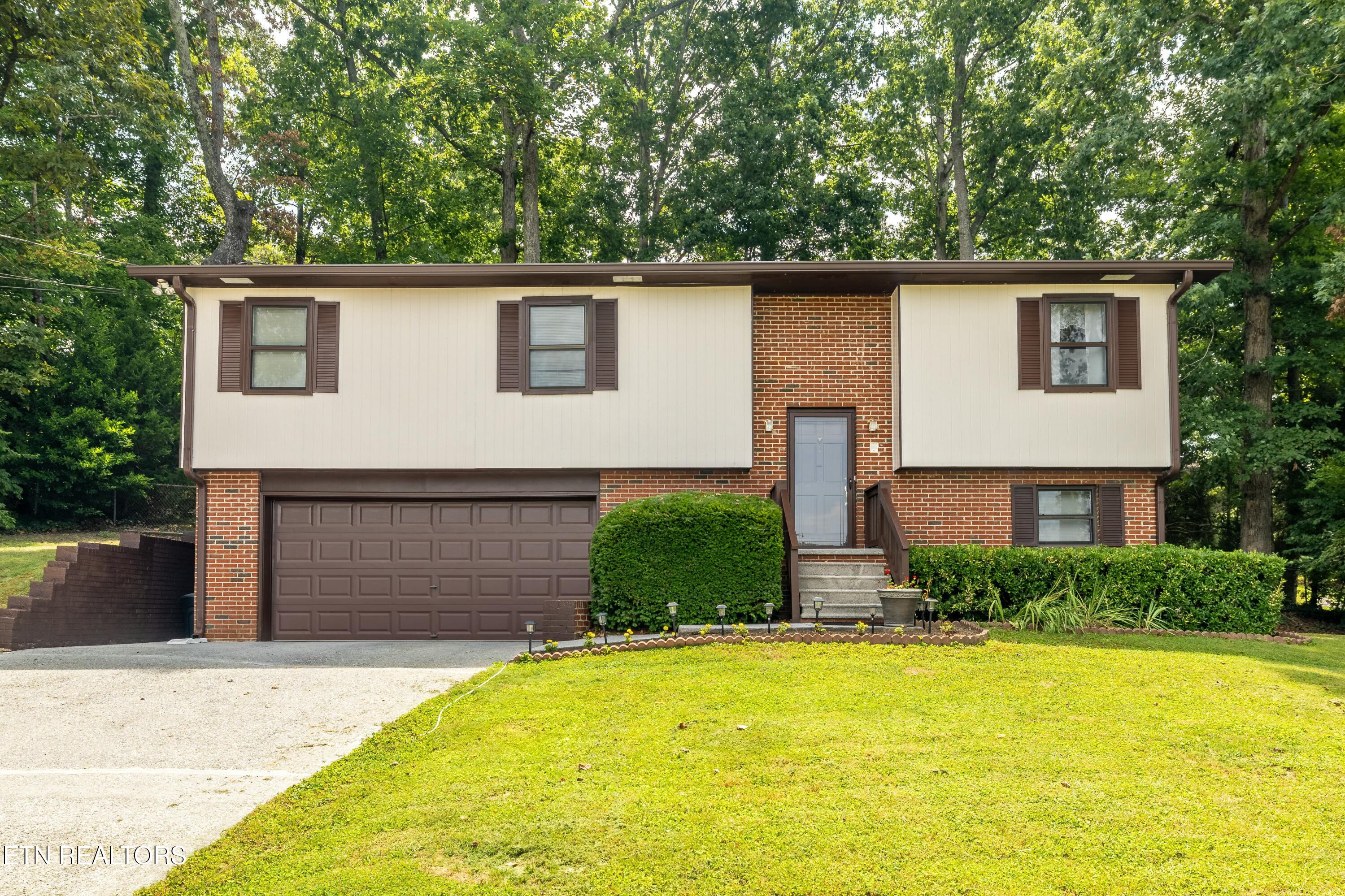 2220 Richwood Drive Property Photo 1