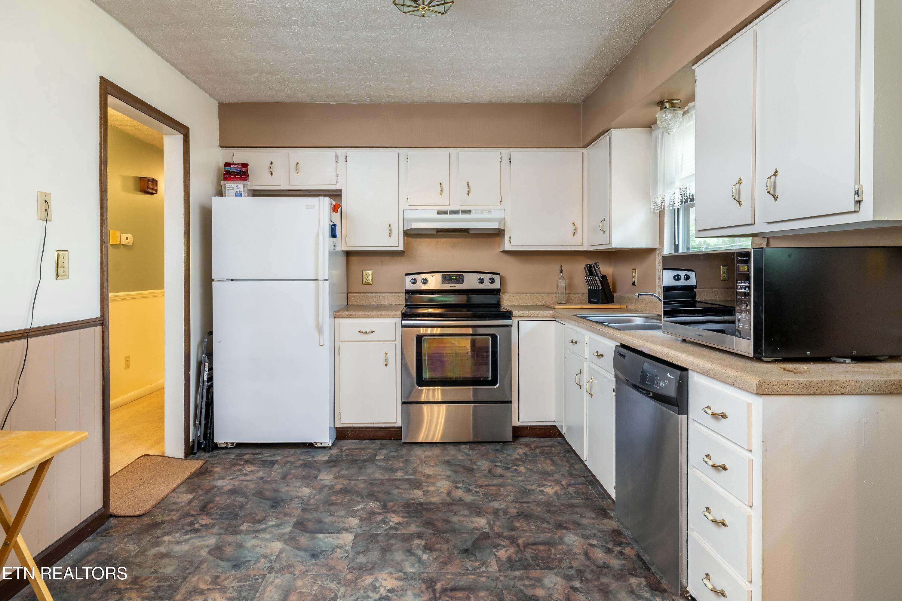 2220 Richwood Drive Property Photo 10