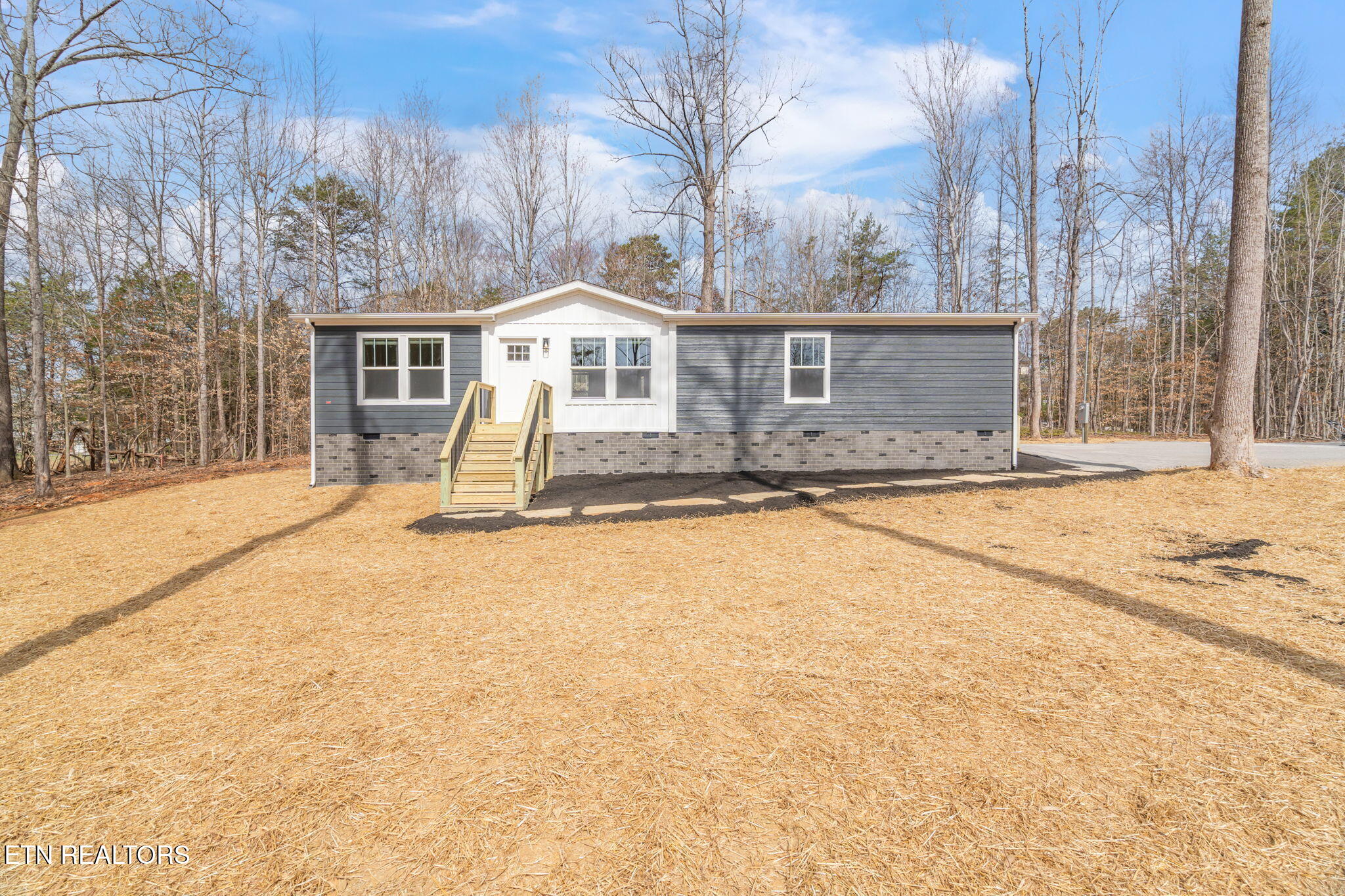 5043 Crippen Rd Property Photo 1