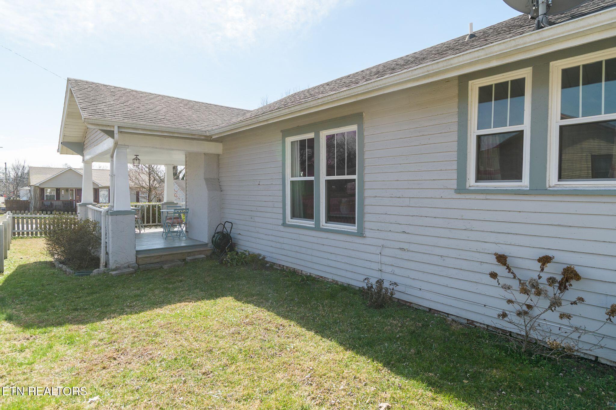 2021 E Glenwood Ave Property Photo 14
