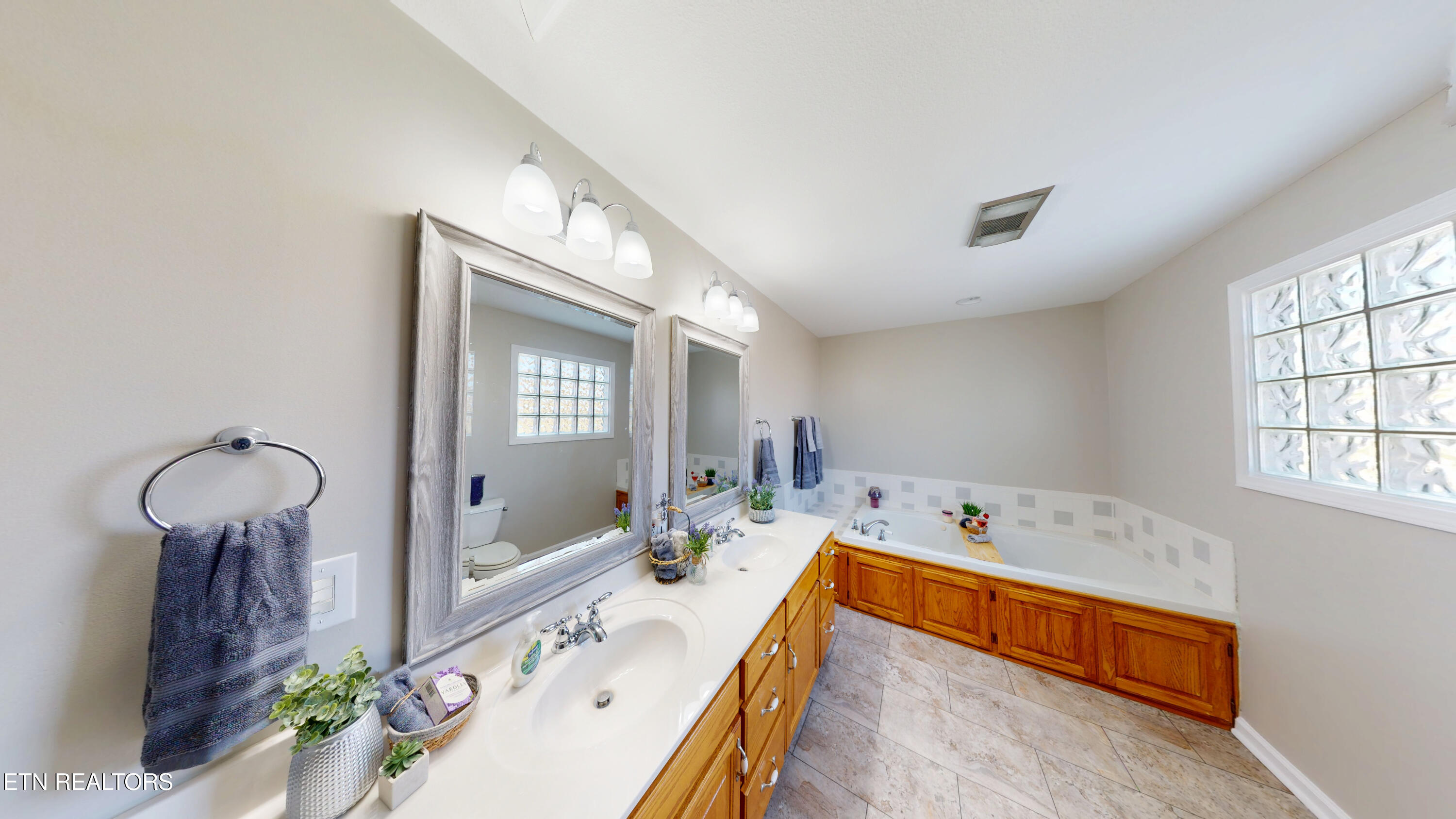 799 Riverbend Drive Property Photo 15