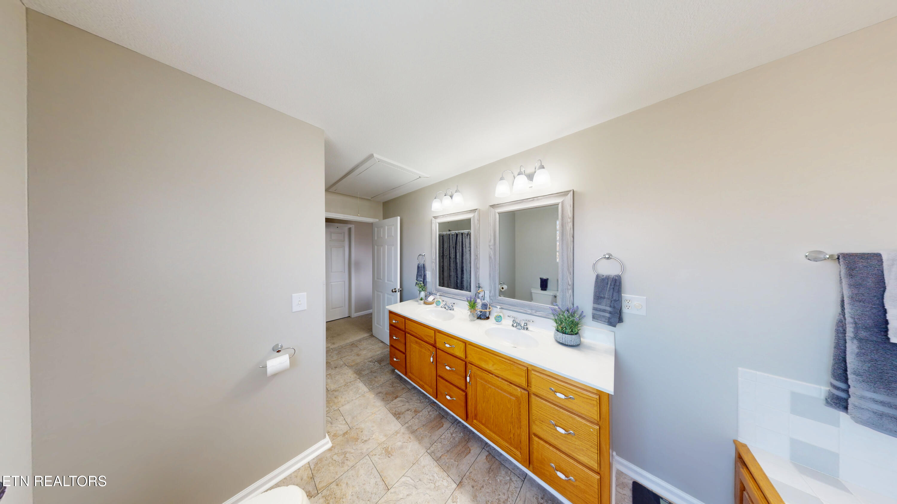 799 Riverbend Drive Property Photo 16