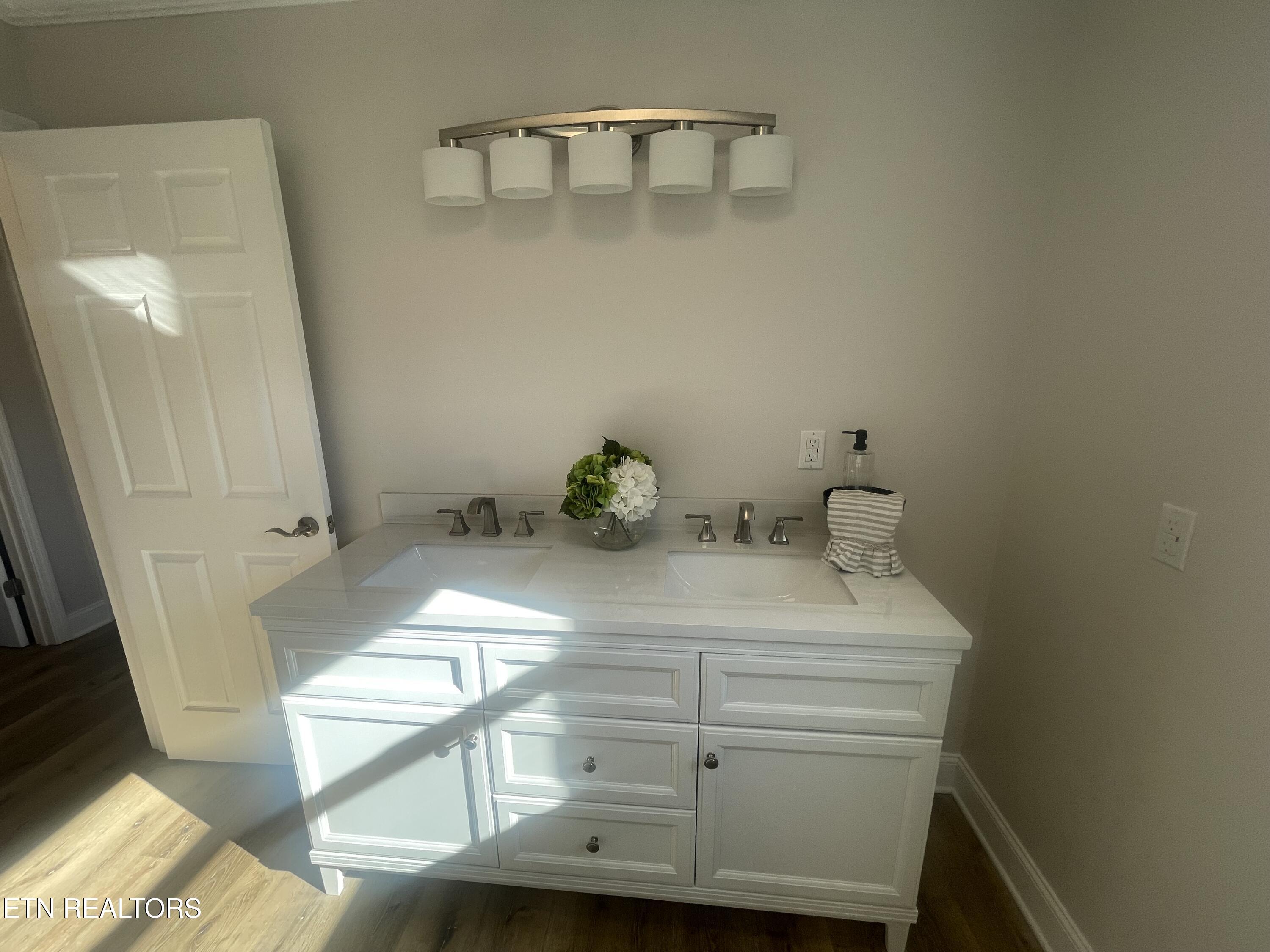 102 County Road 568 Property Photo 17