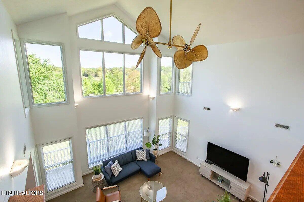 2084 Allenridge Drive Property Photo 10