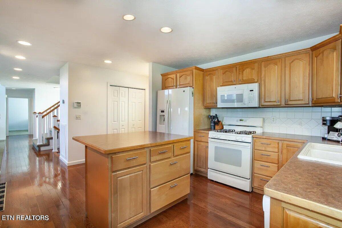 2084 Allenridge Drive Property Photo 15
