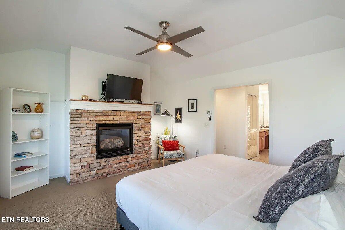 2084 Allenridge Drive Property Photo 21
