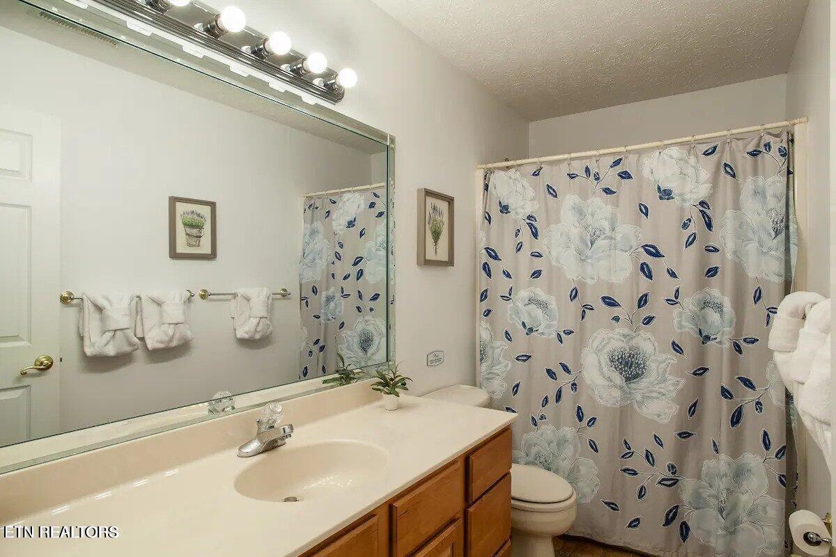 2084 Allenridge Drive Property Photo 38