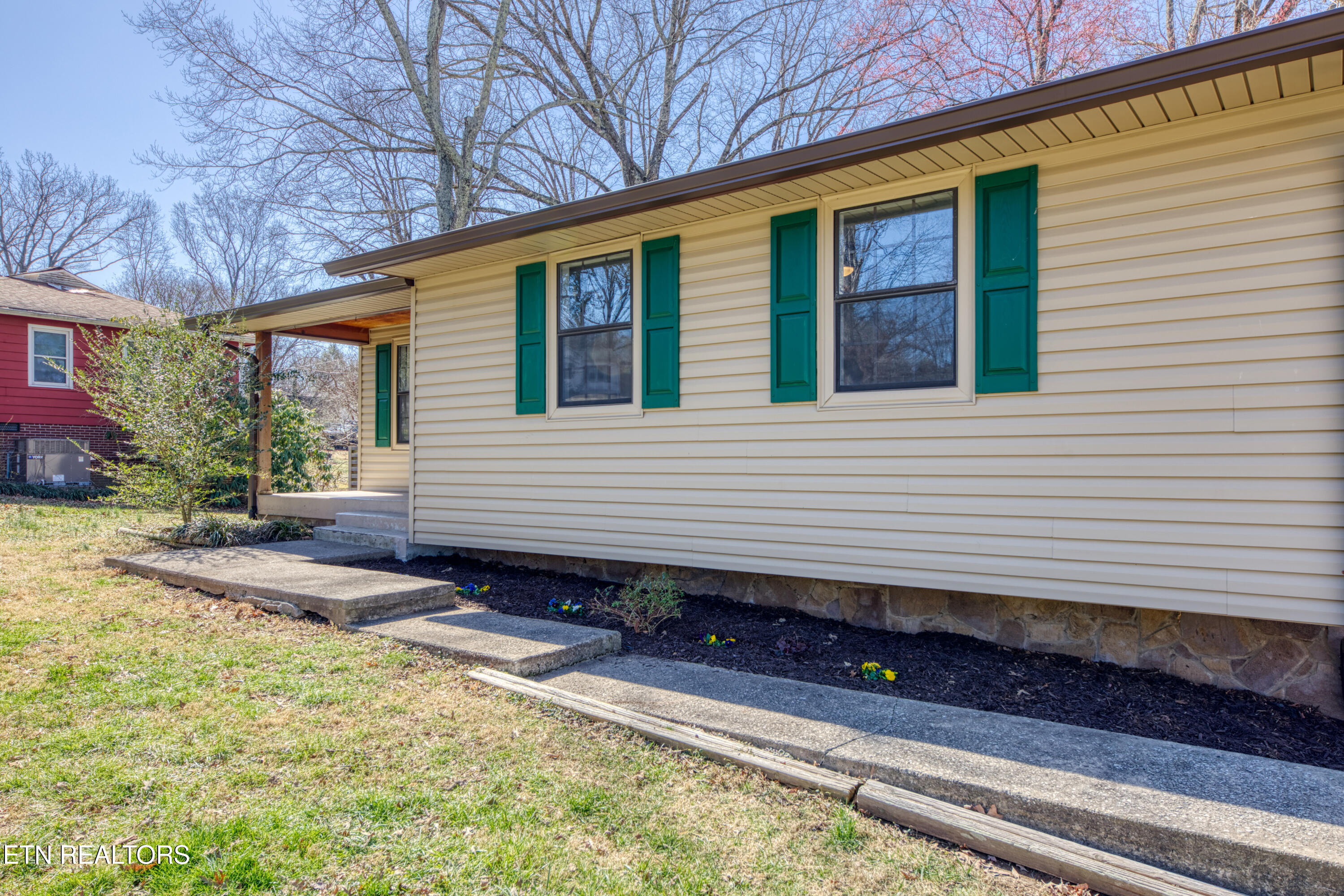 503 Akers St Property Photo 7