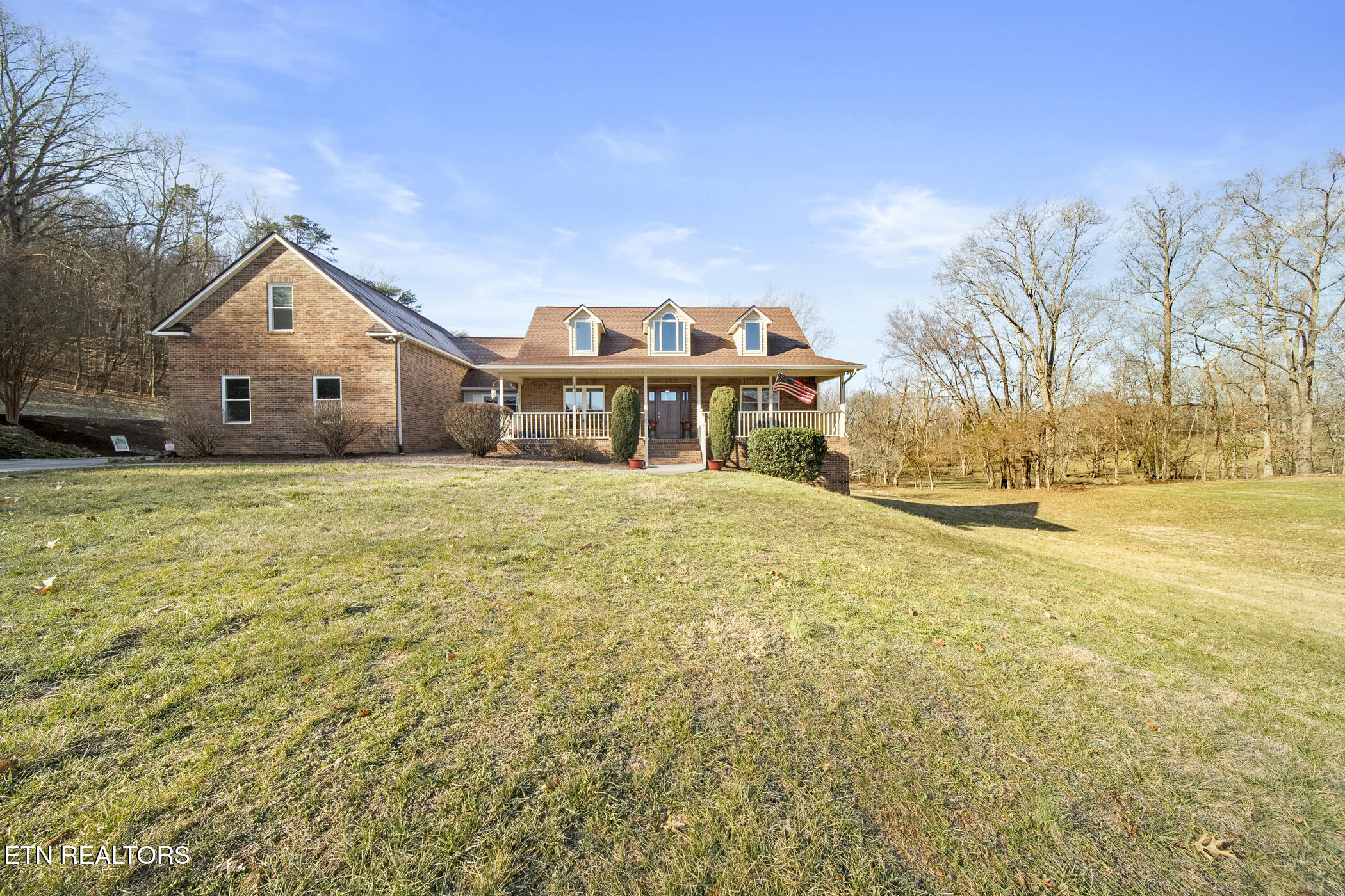 242 Columbus Drive Property Photo 1