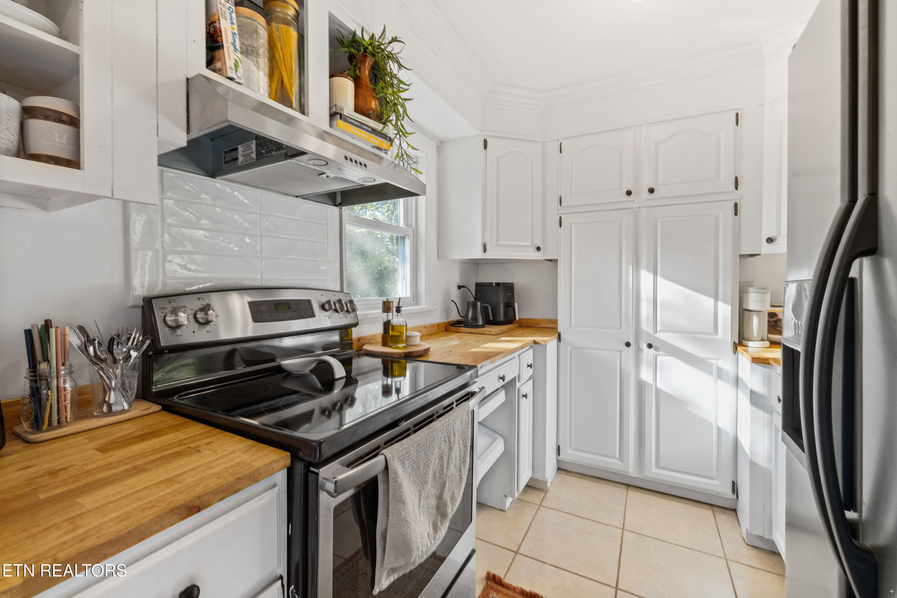 5717 Nw Woodale Drive Property Photo 8