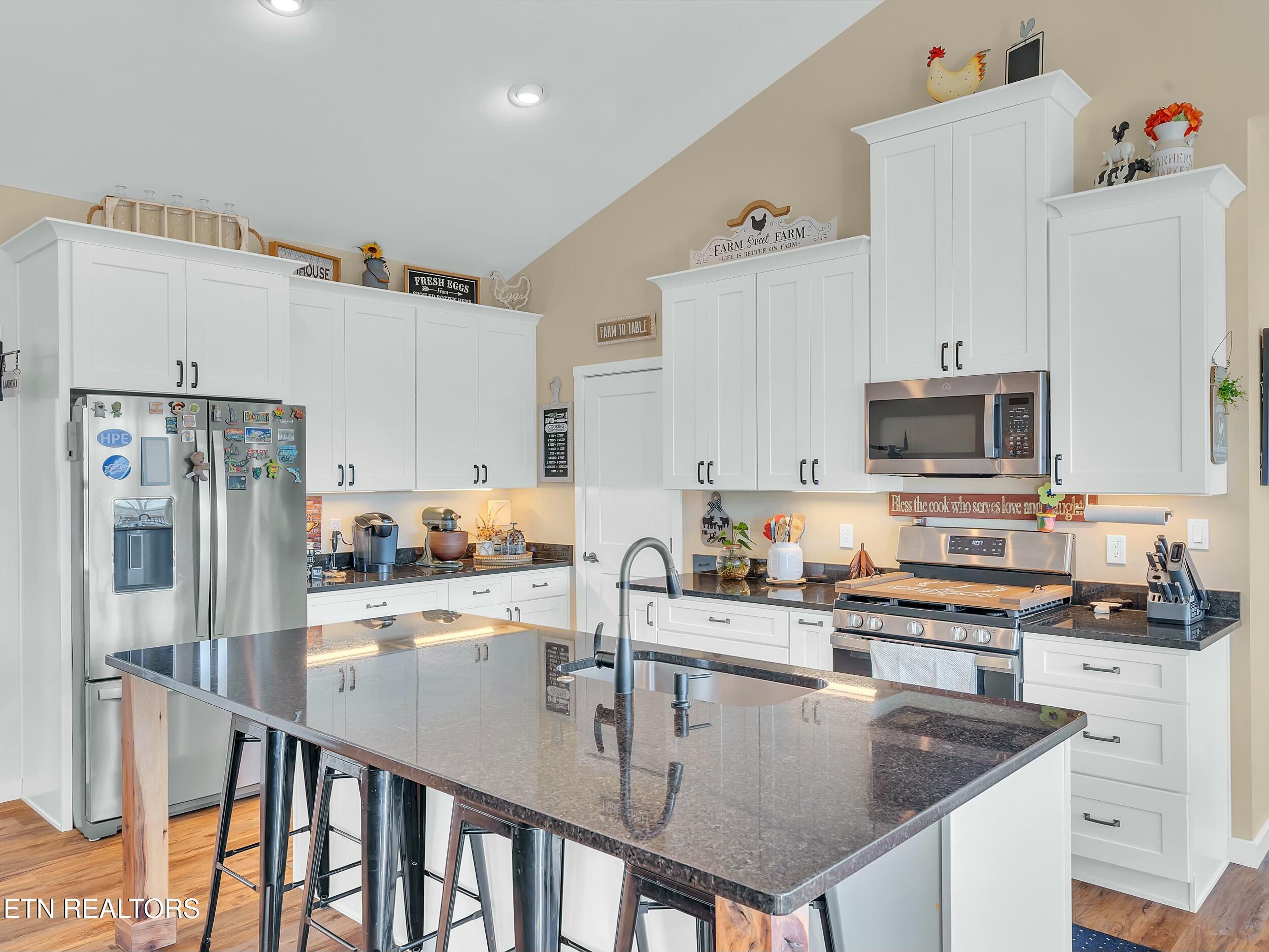 914 Skyline Drive Property Photo 7