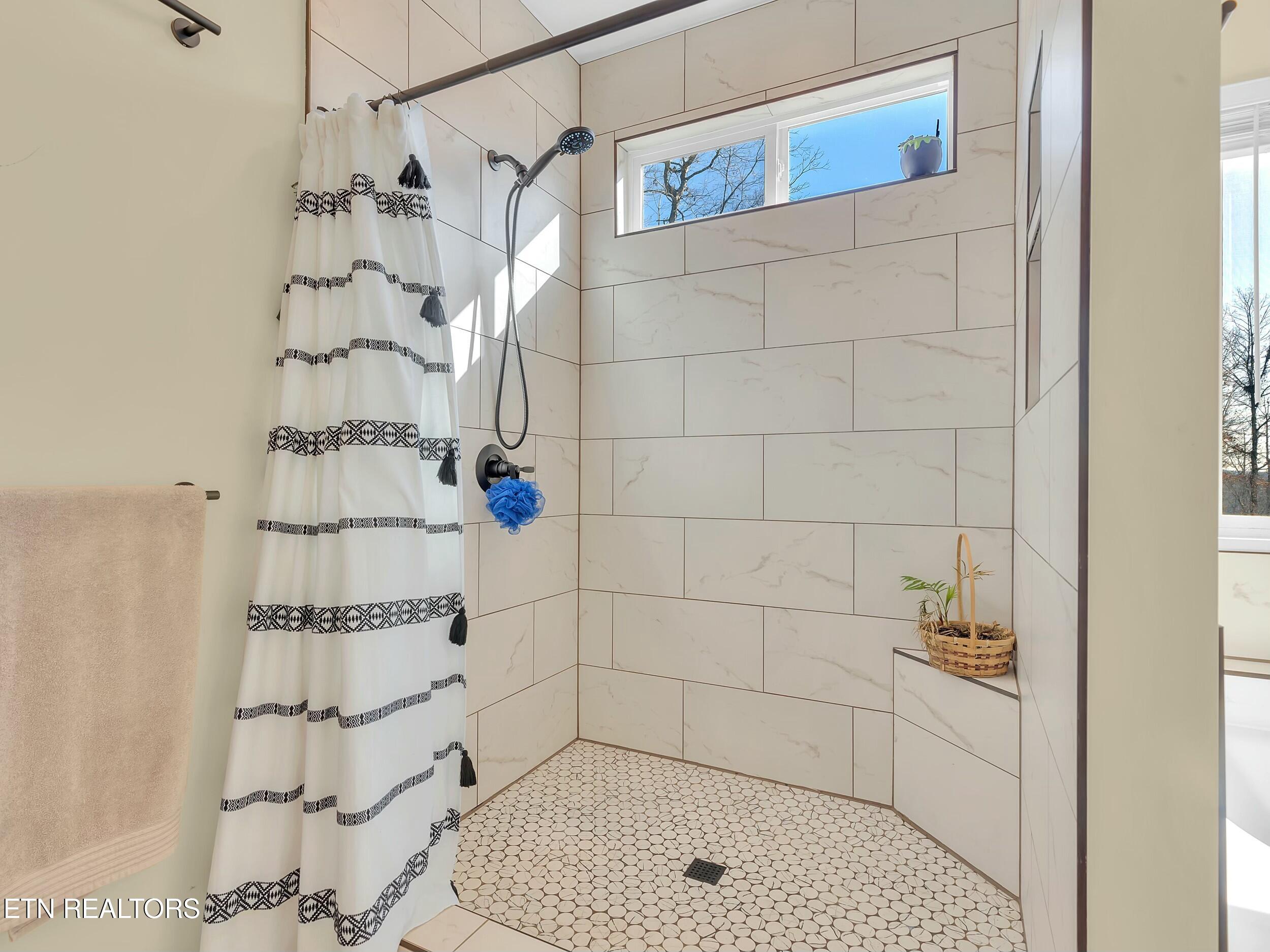914 Skyline Drive Property Photo 15