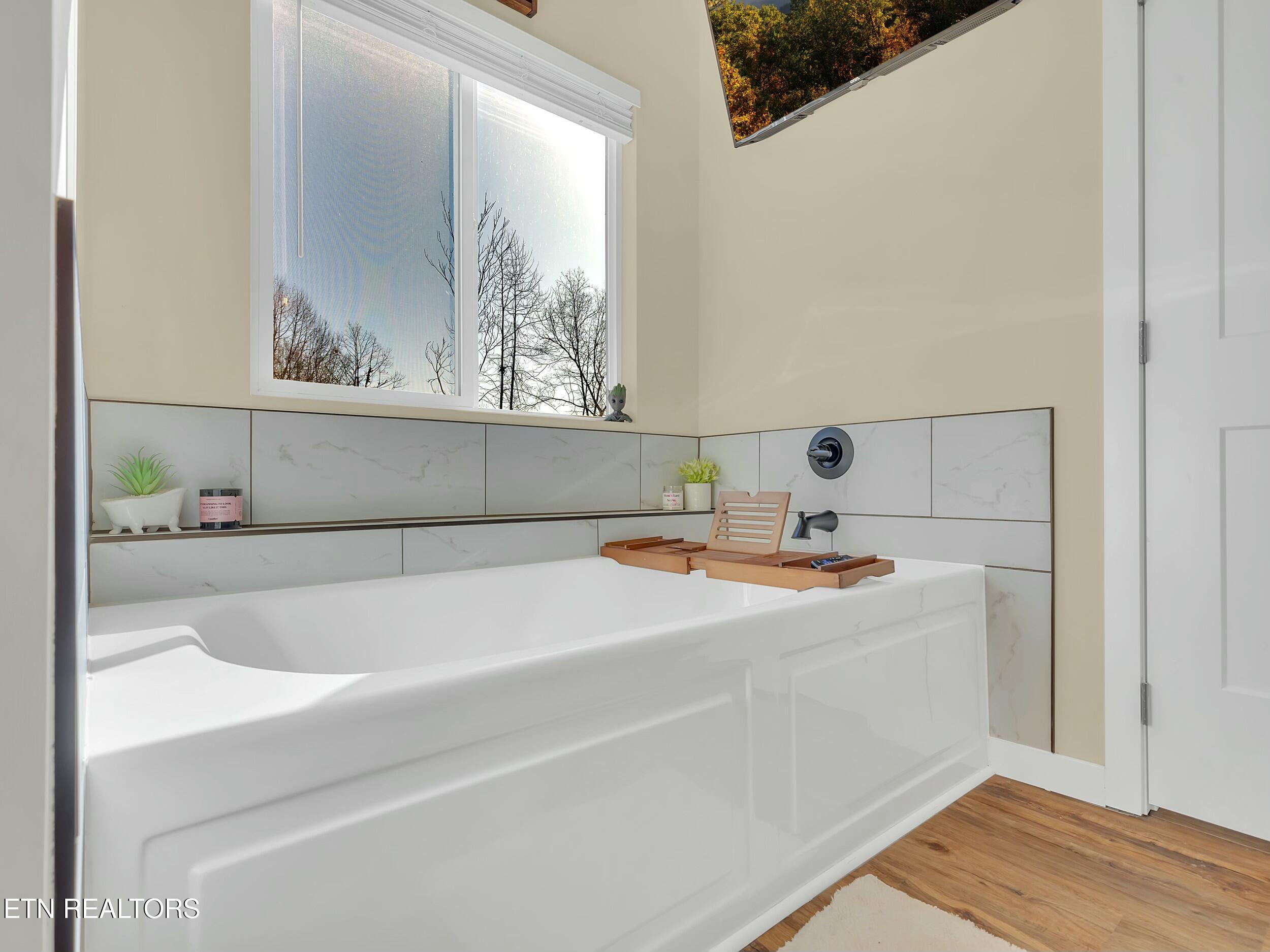 914 Skyline Drive Property Photo 16
