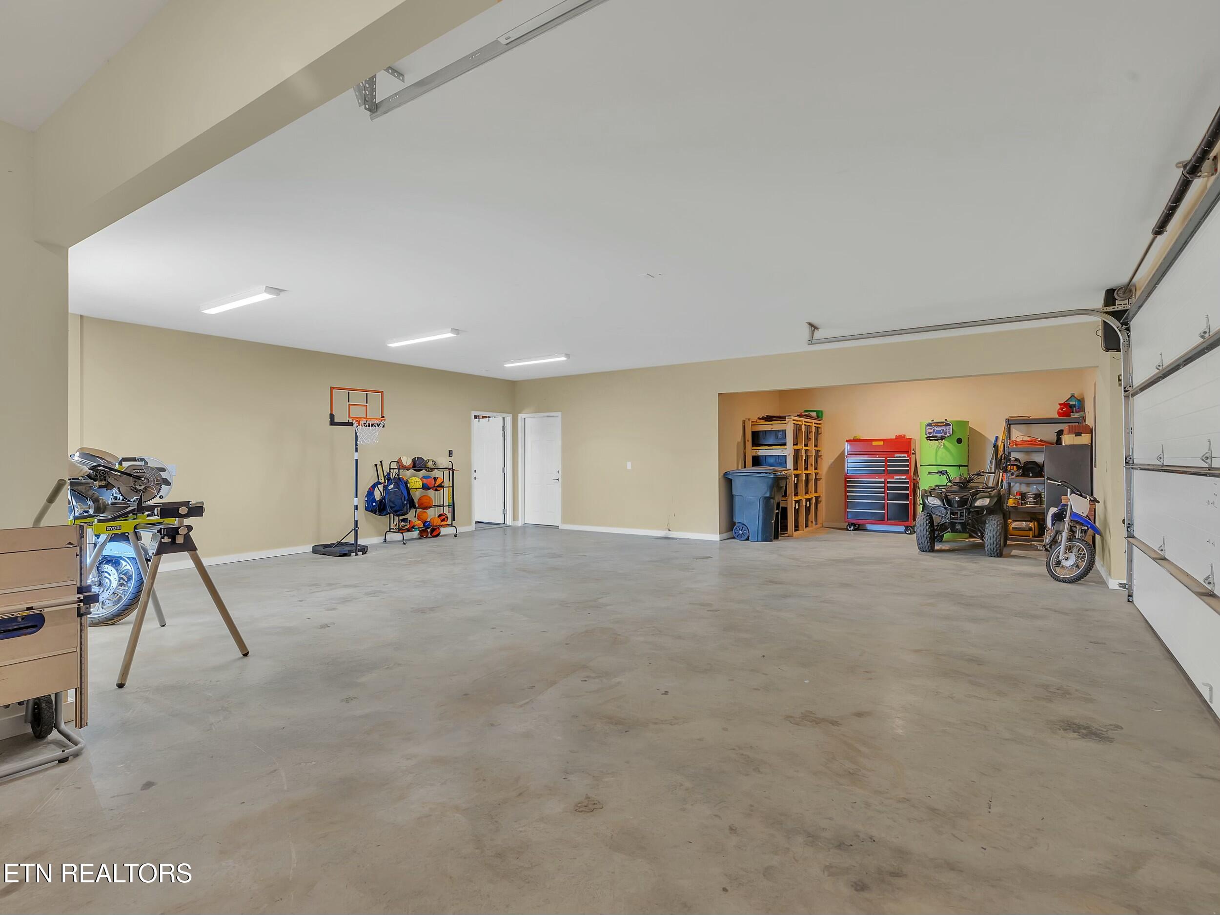 914 Skyline Drive Property Photo 26