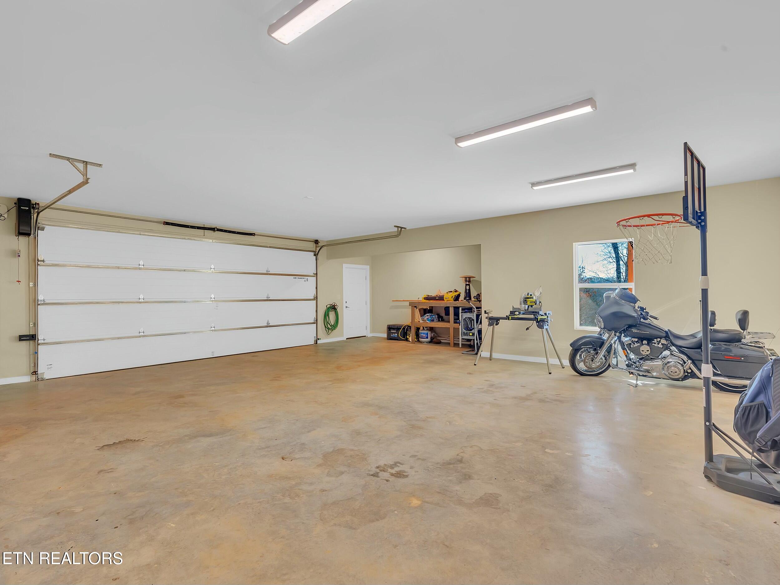 914 Skyline Drive Property Photo 27