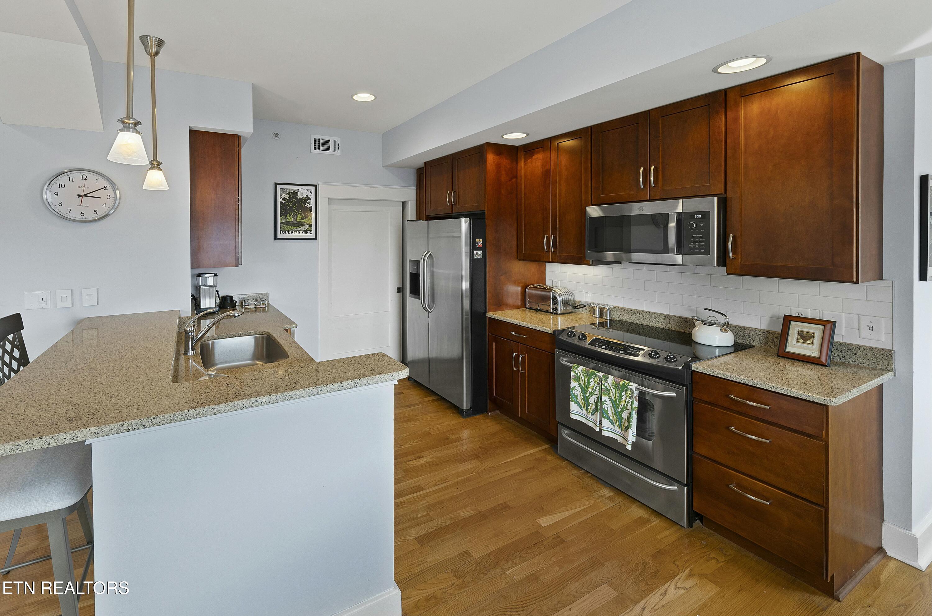 531 S Gay St Property Photo 6