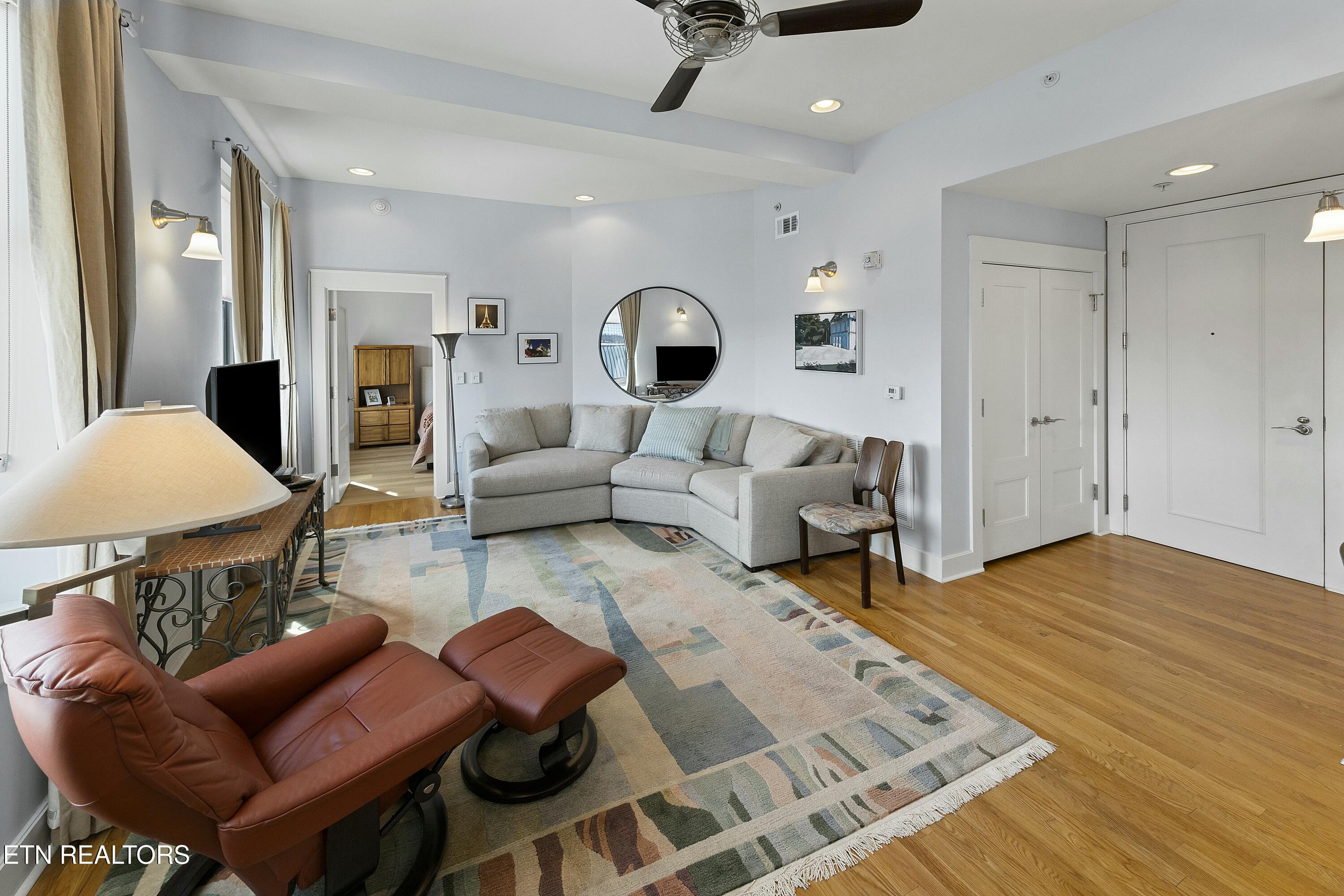 531 S Gay St Property Photo 12