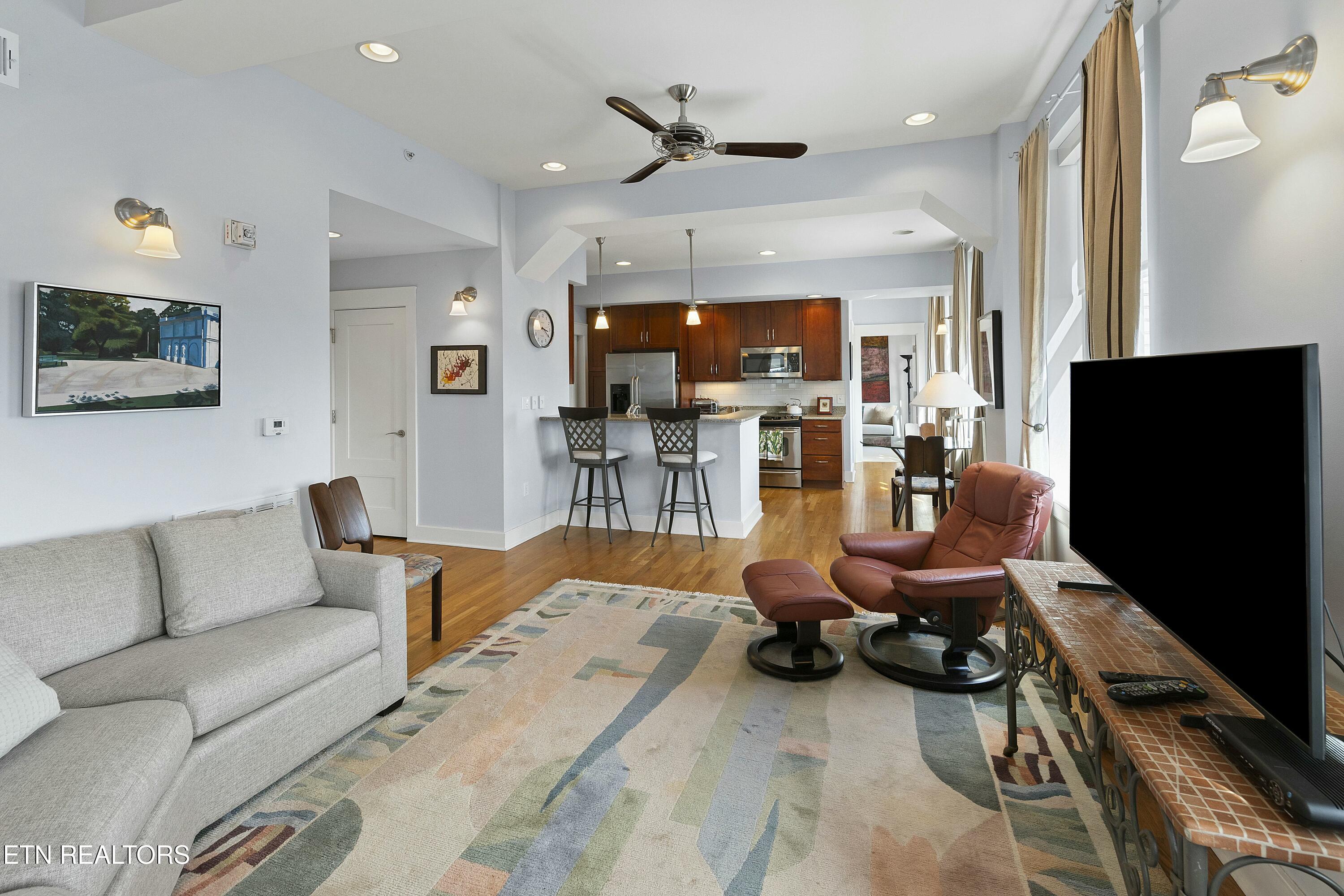 531 S Gay St Property Photo 13