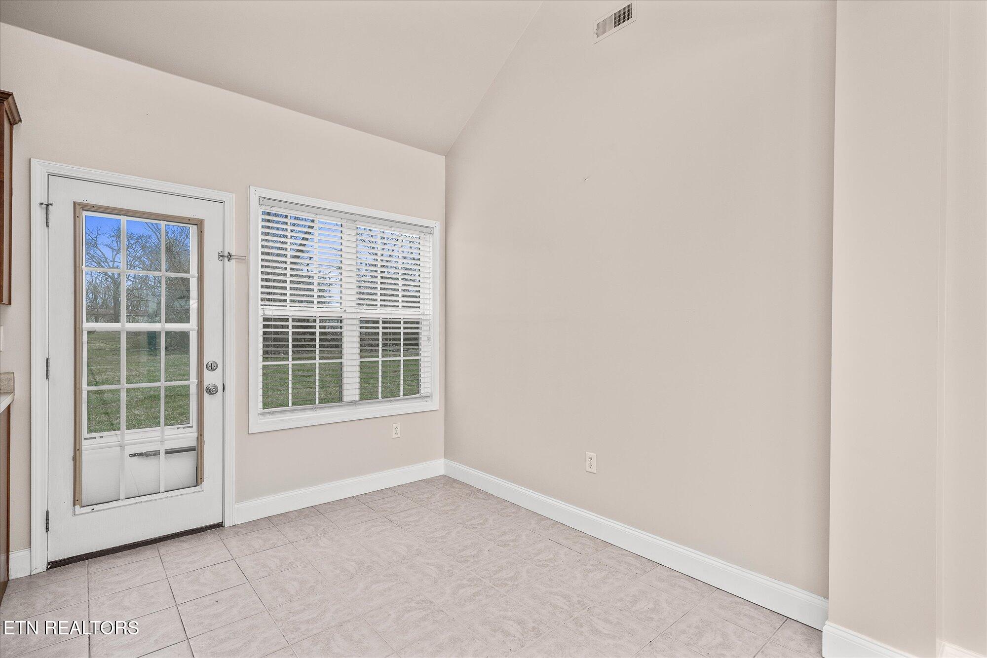 110 Lane Ave Property Photo 4