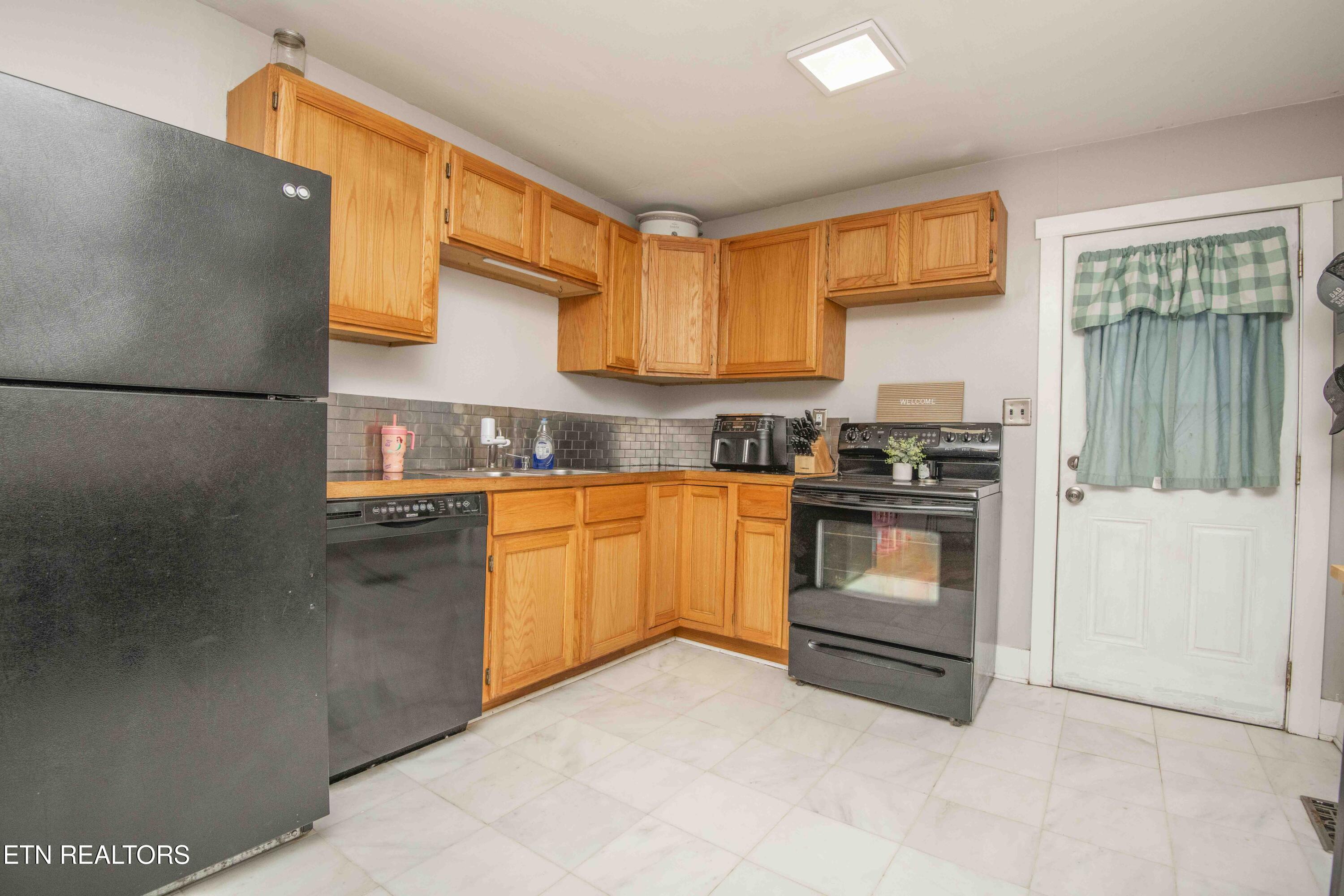 1608 Ridgecrest Drive Property Photo 7
