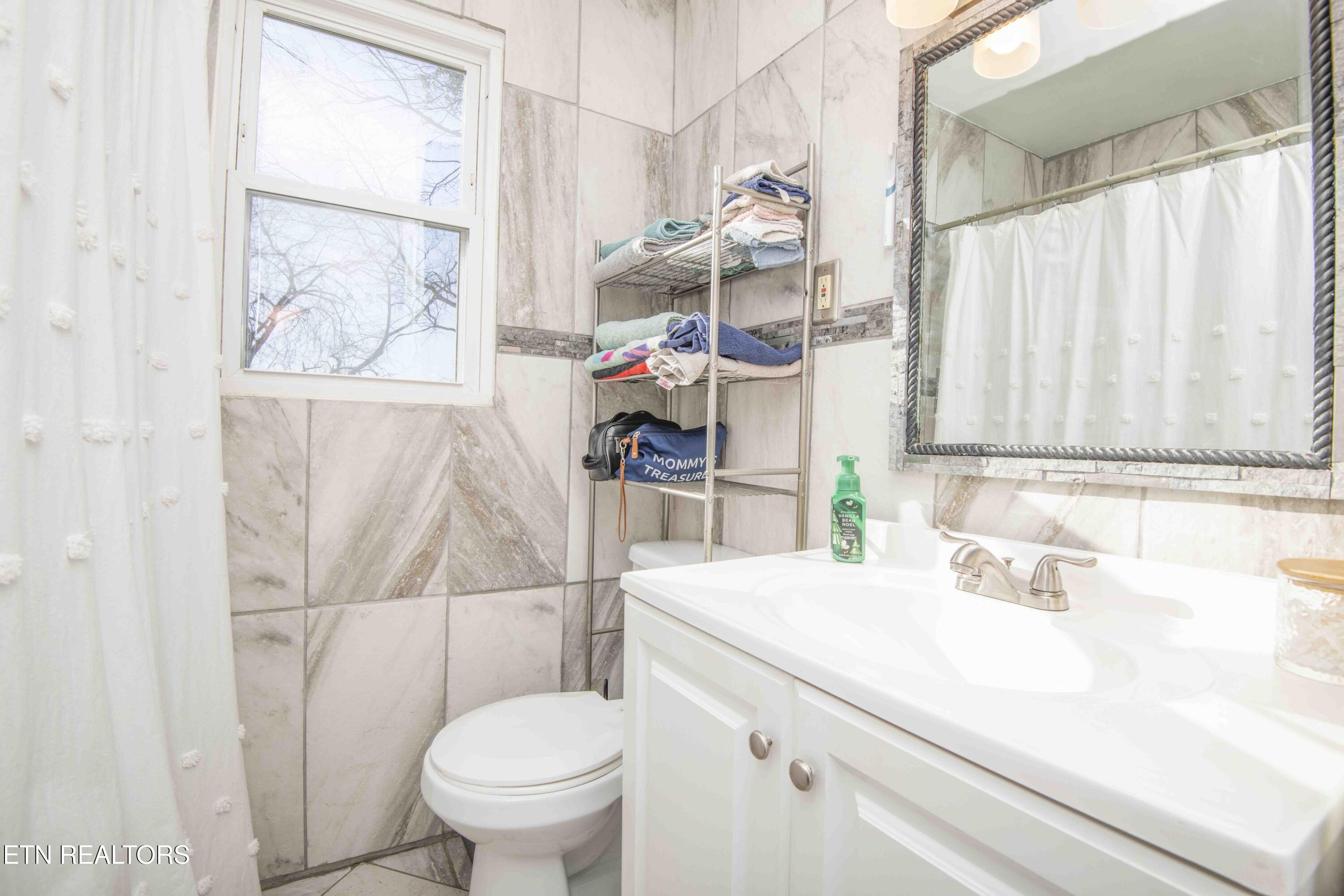 1608 Ridgecrest Drive Property Photo 11