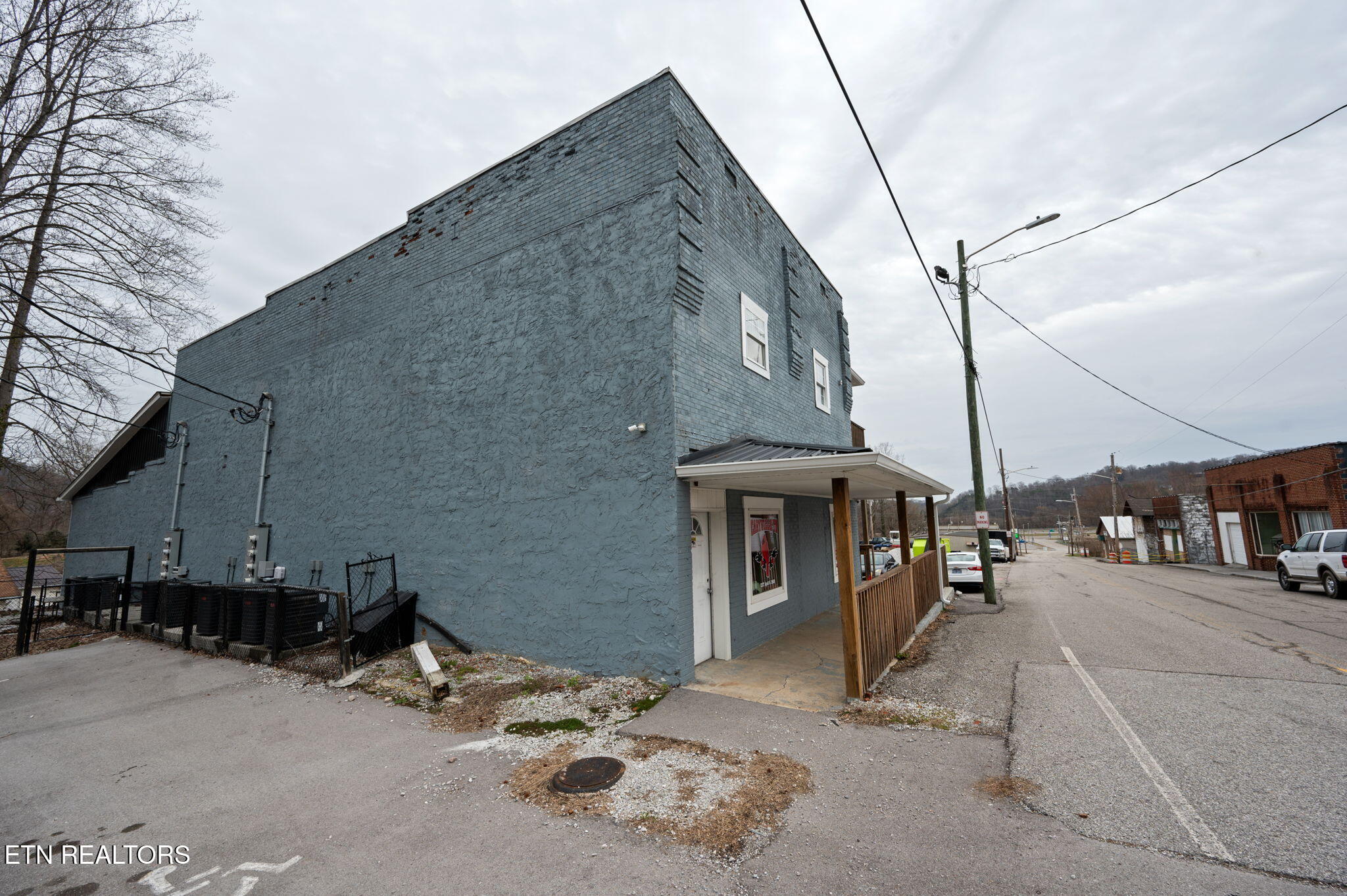 214 Main St Property Photo 5