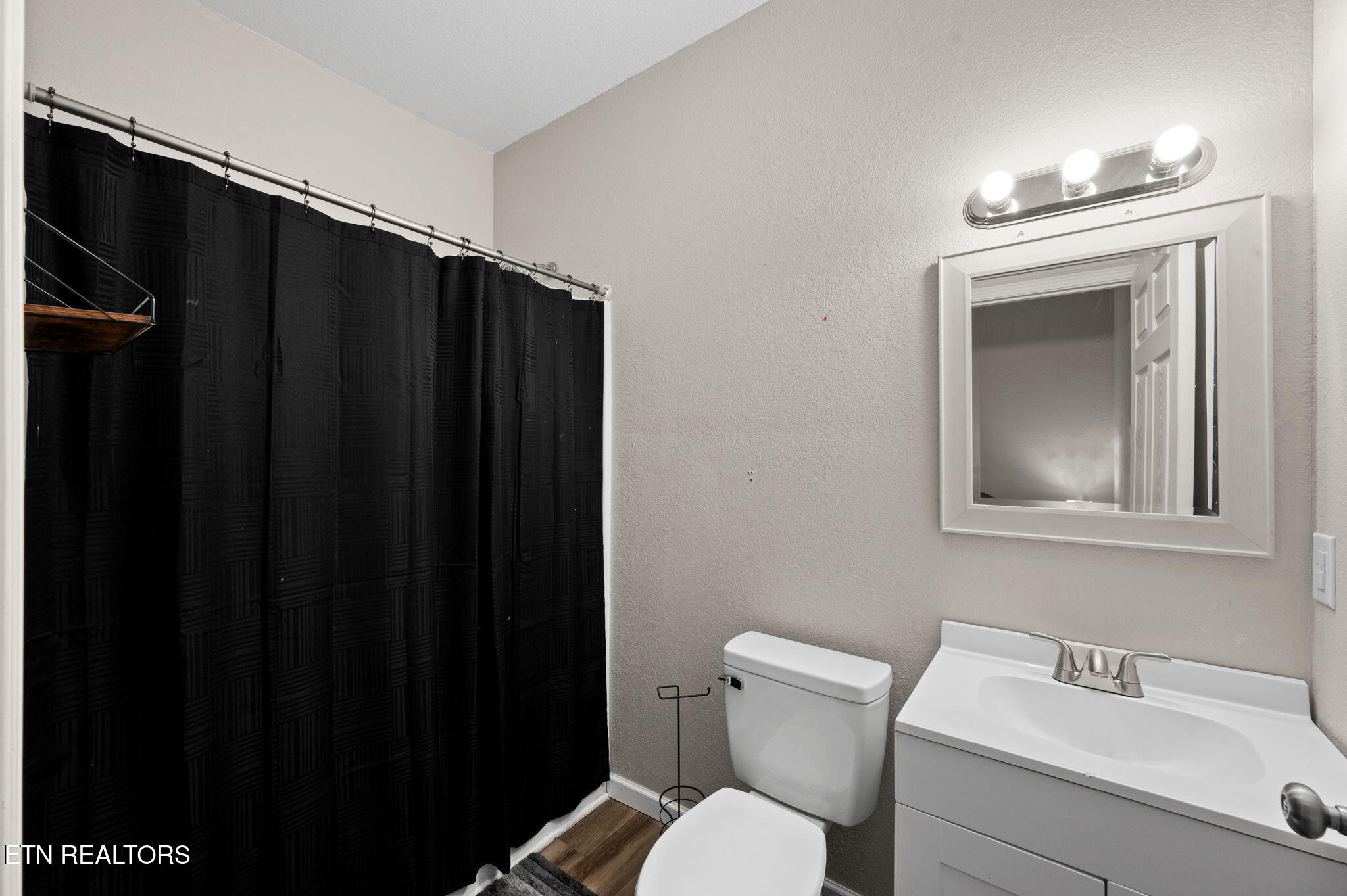 214 Main St Property Photo 18
