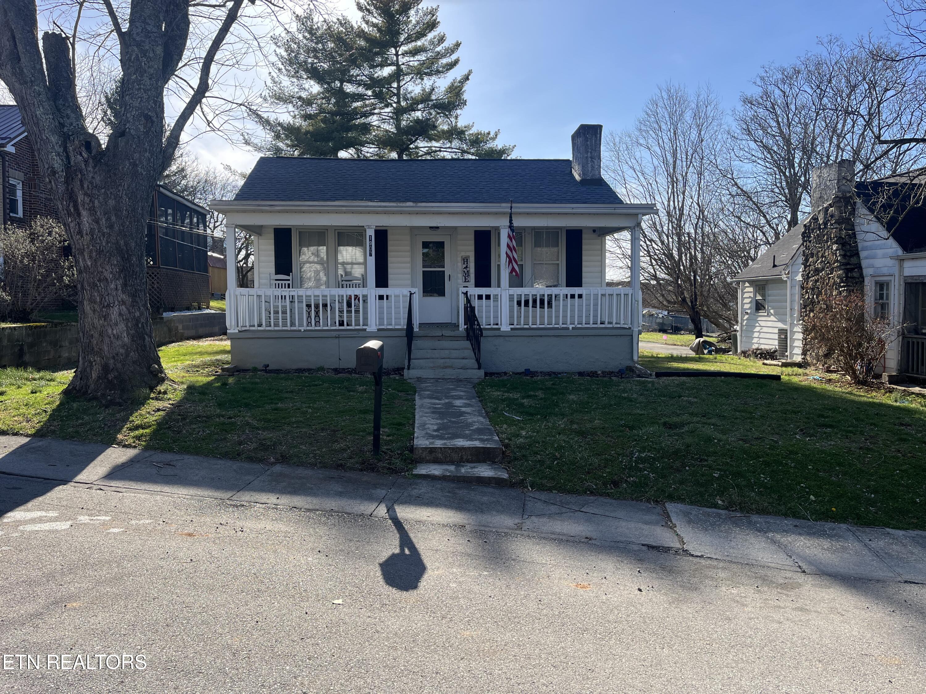1907 Eastview Ave Property Photo 1