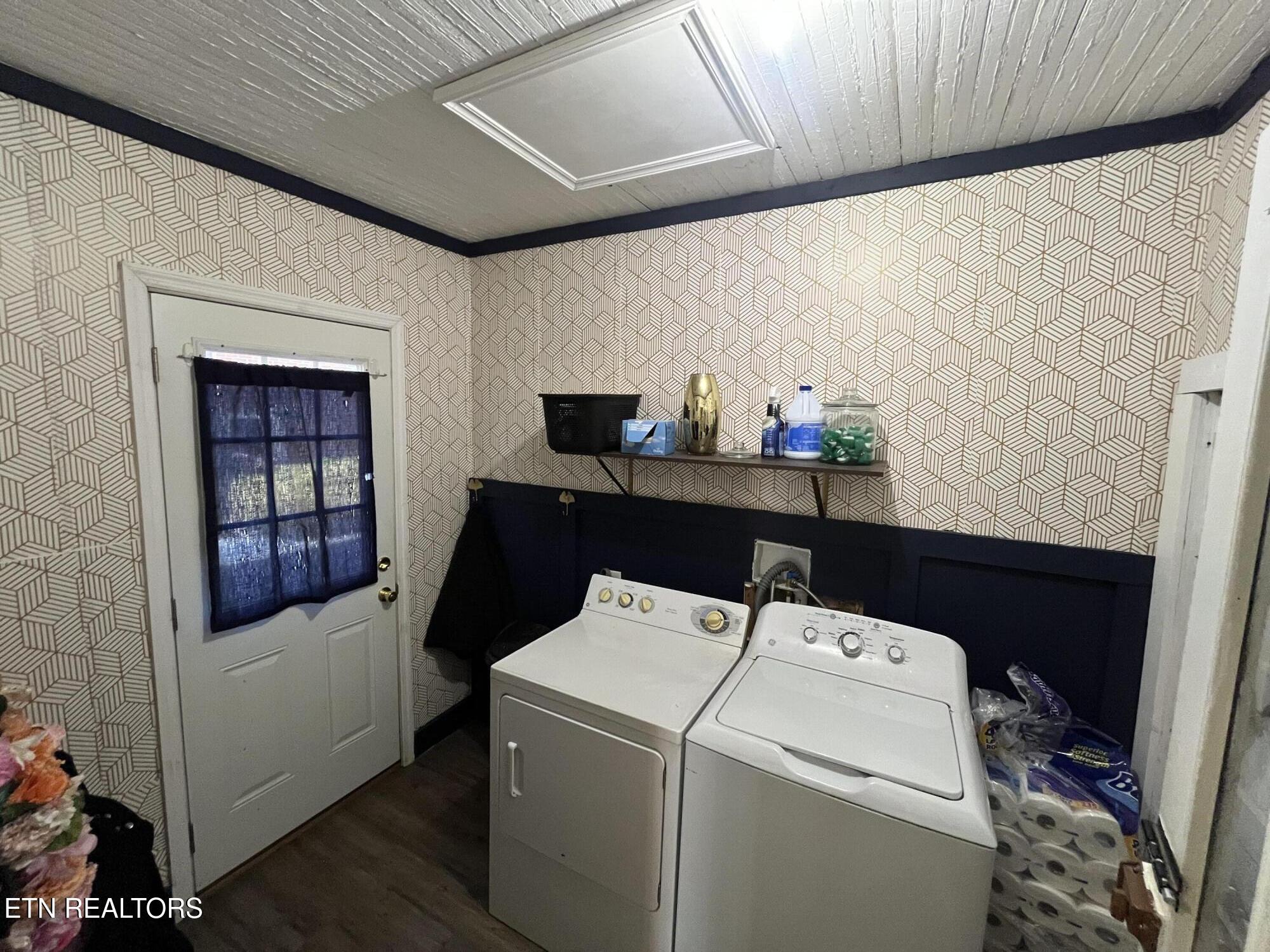 1907 Eastview Ave Property Photo 21