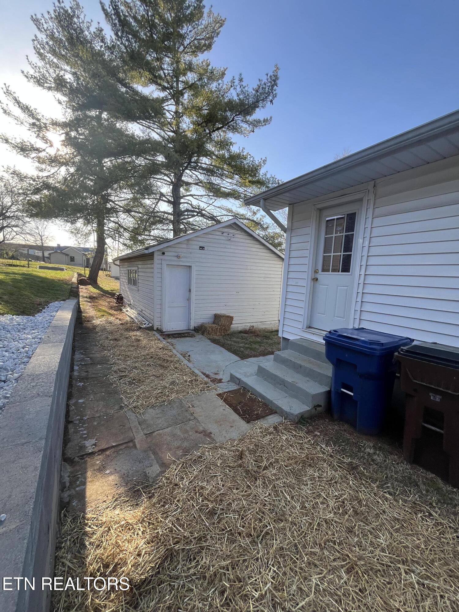1907 Eastview Ave Property Photo 29