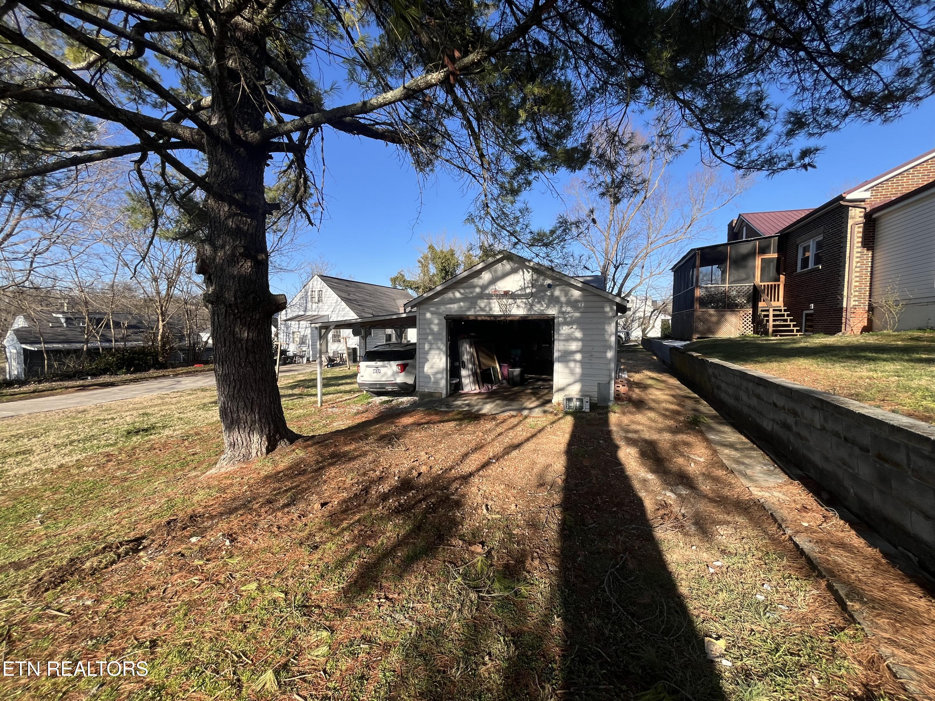 1907 Eastview Ave Property Photo 33