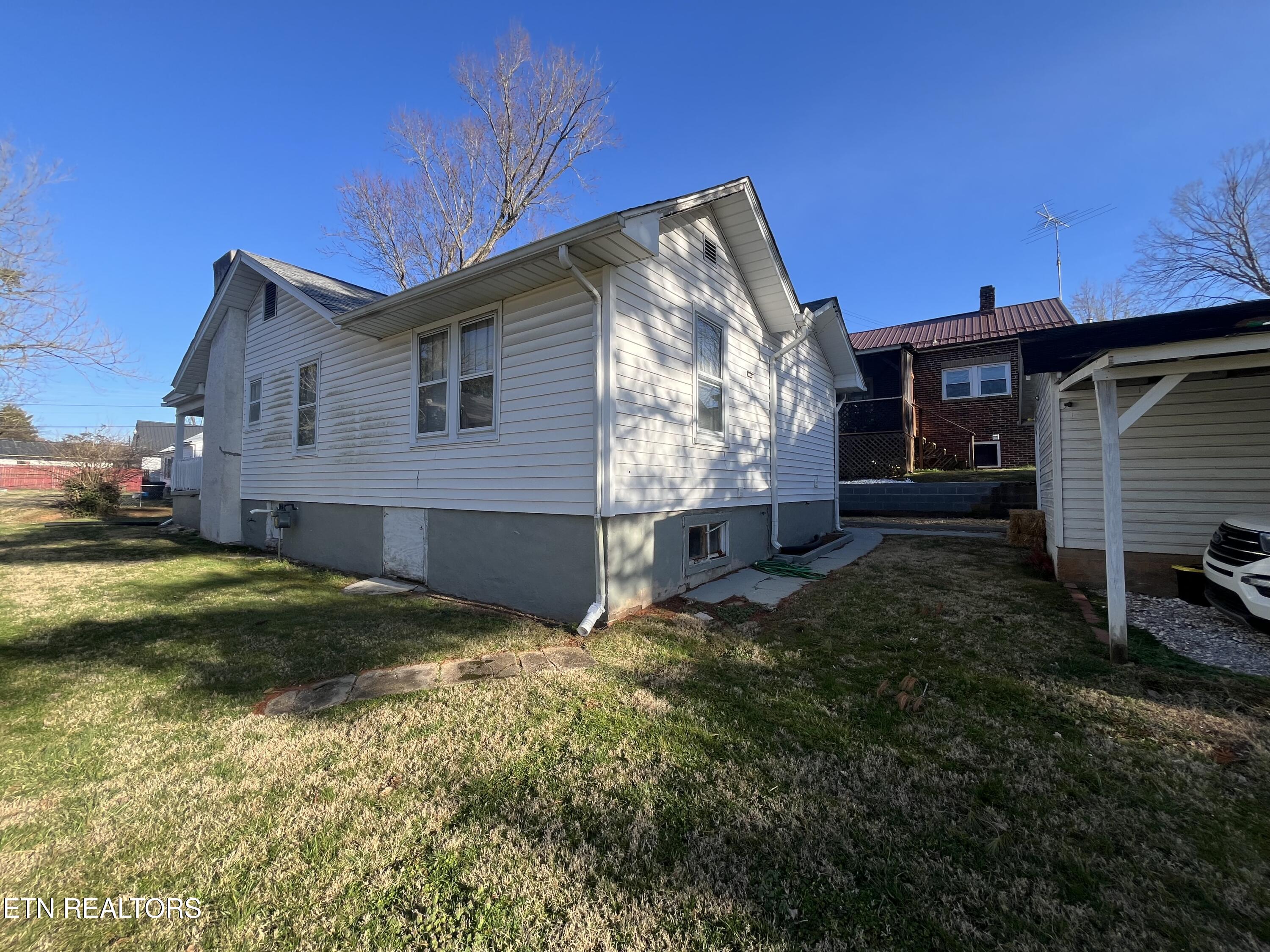 1907 Eastview Ave Property Photo 35