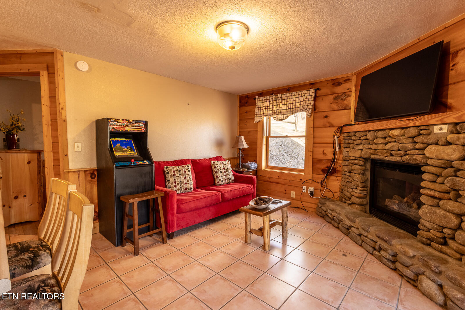 336 Big Bear Way Property Photo 3