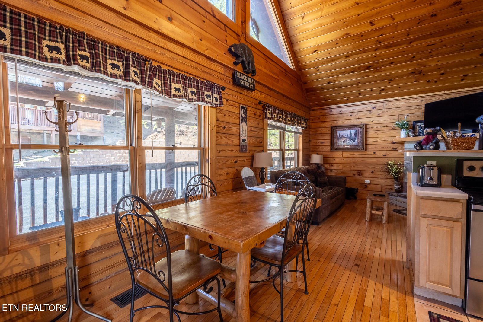 336 Big Bear Way Property Photo 11