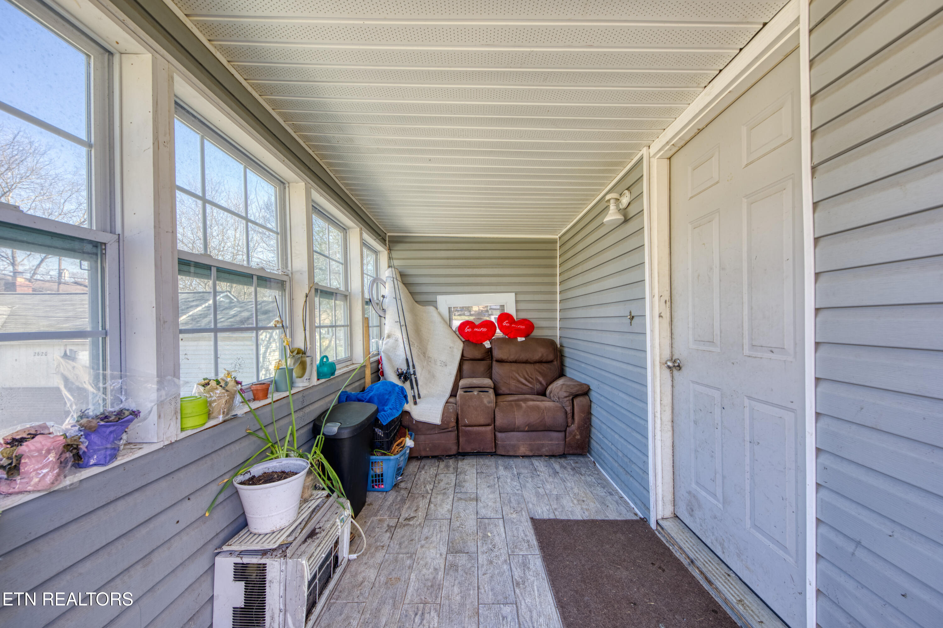 2624 Larkwood Lane Property Photo 4