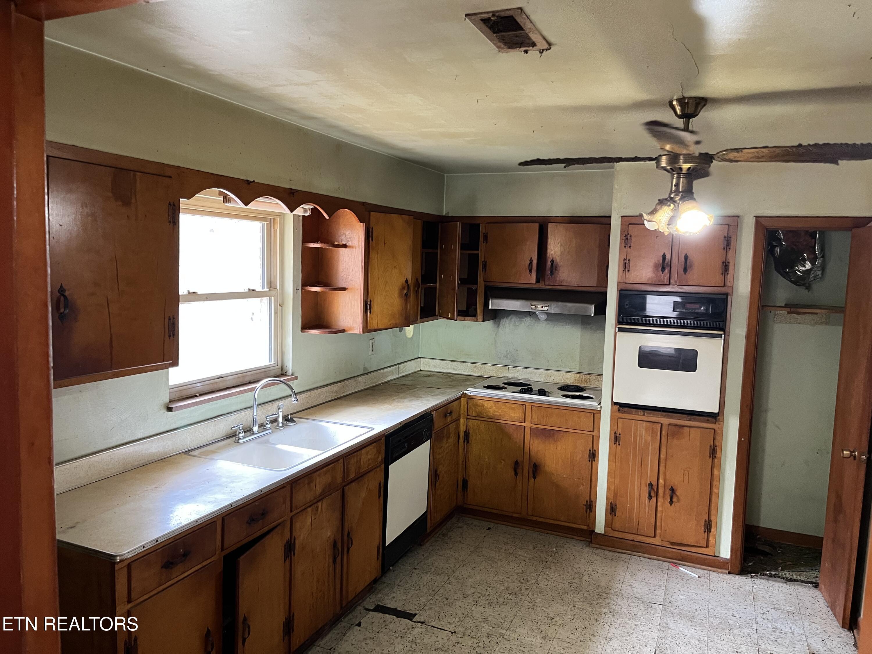 2440 Brooks Ave Property Photo 5