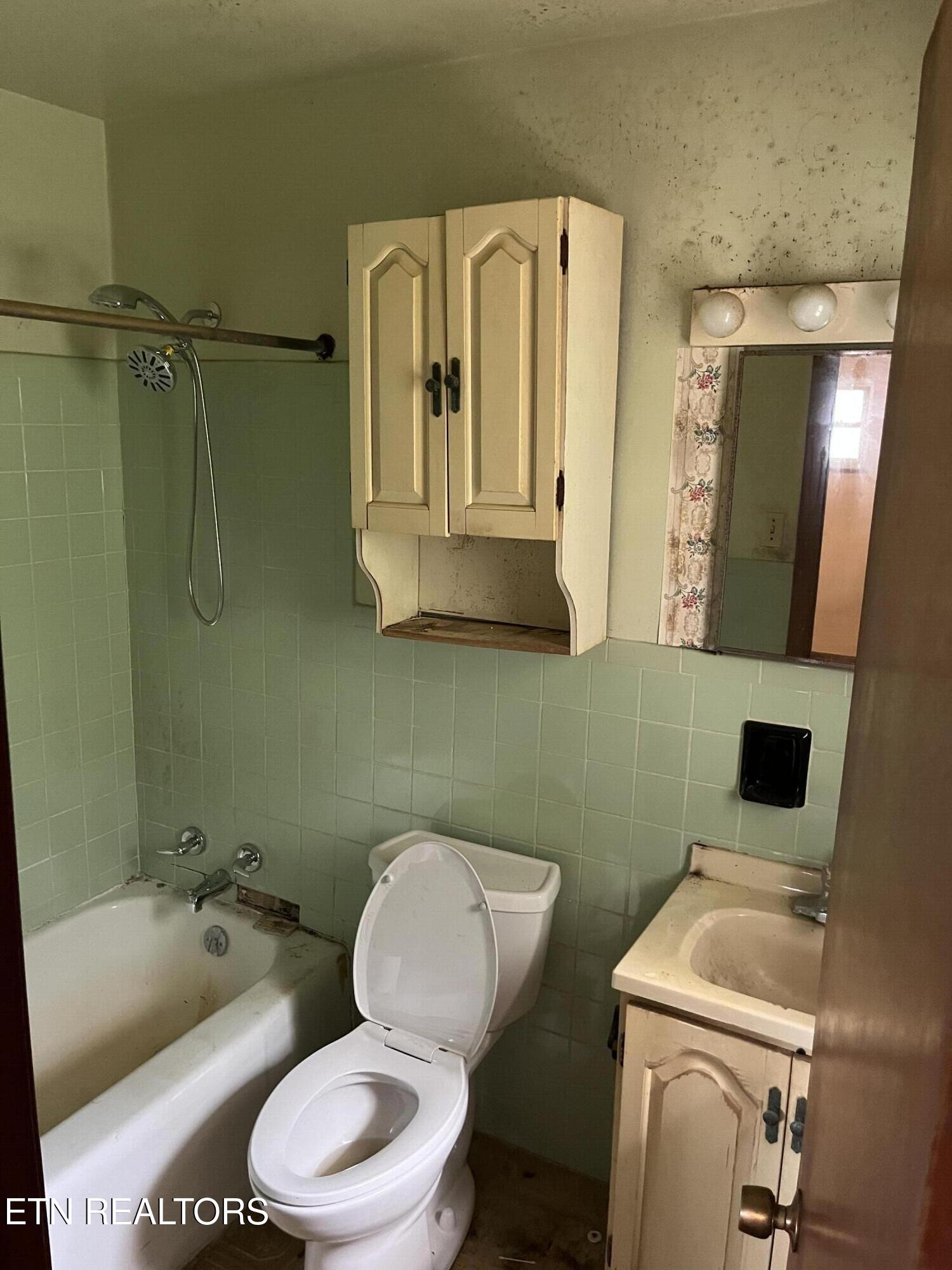 2440 Brooks Ave Property Photo 15