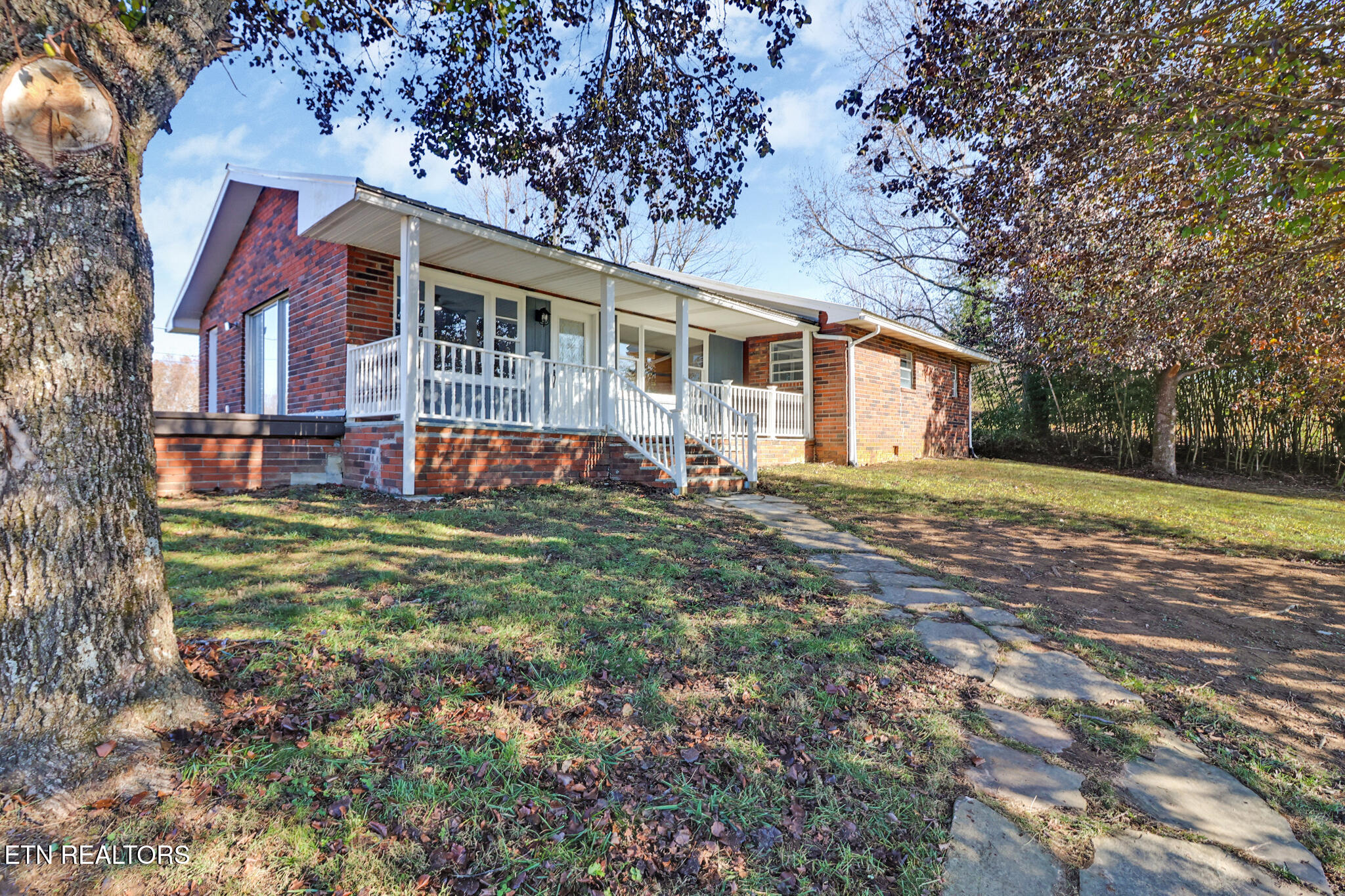146 S Country Drive Property Photo 1