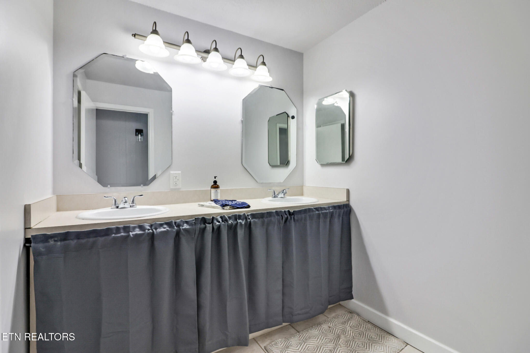 146 S Country Drive Property Photo 30