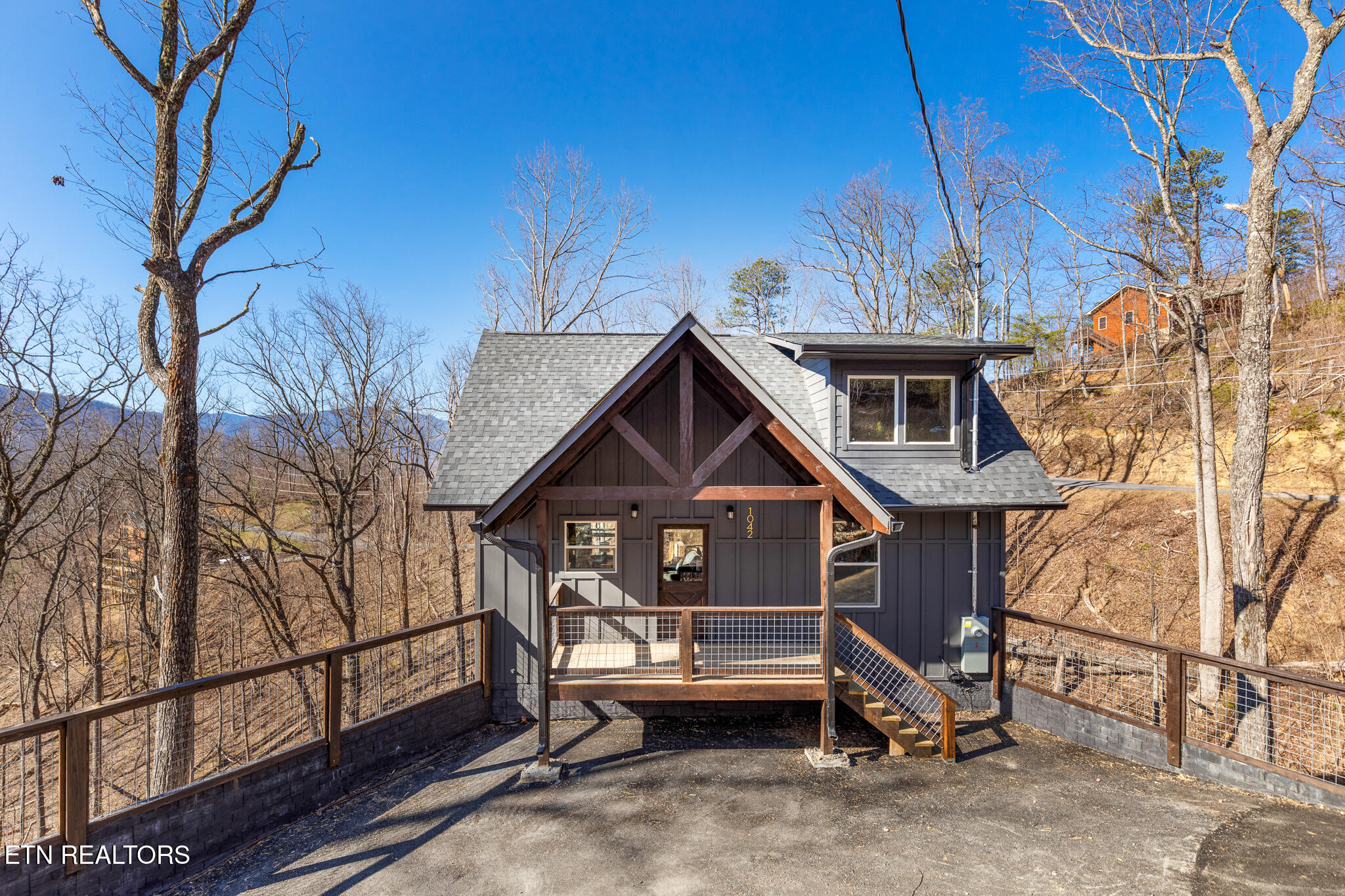 1042 Deer Path Ln Lane Property Photo 1