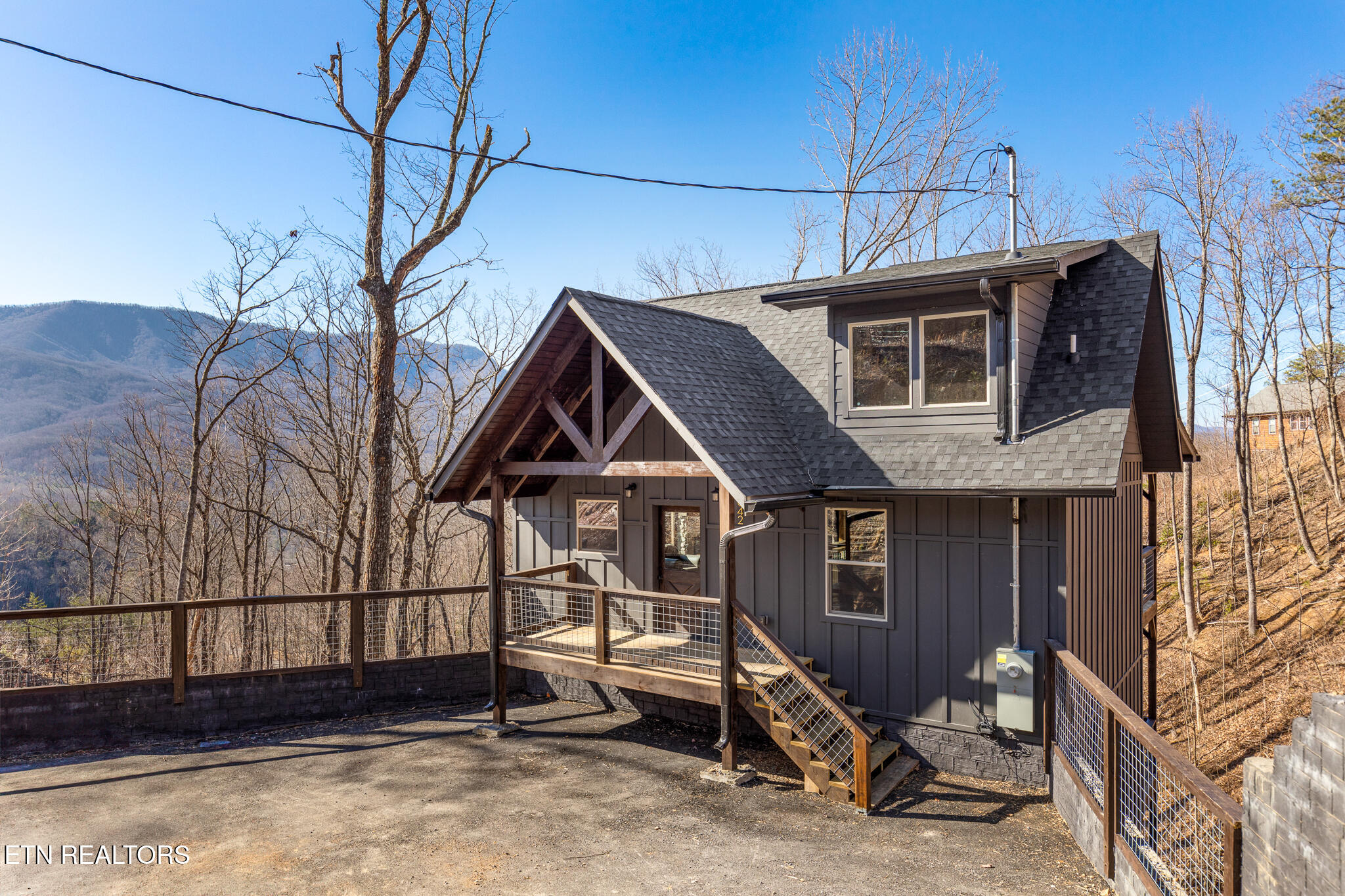 1042 Deer Path Ln Lane Property Photo 2