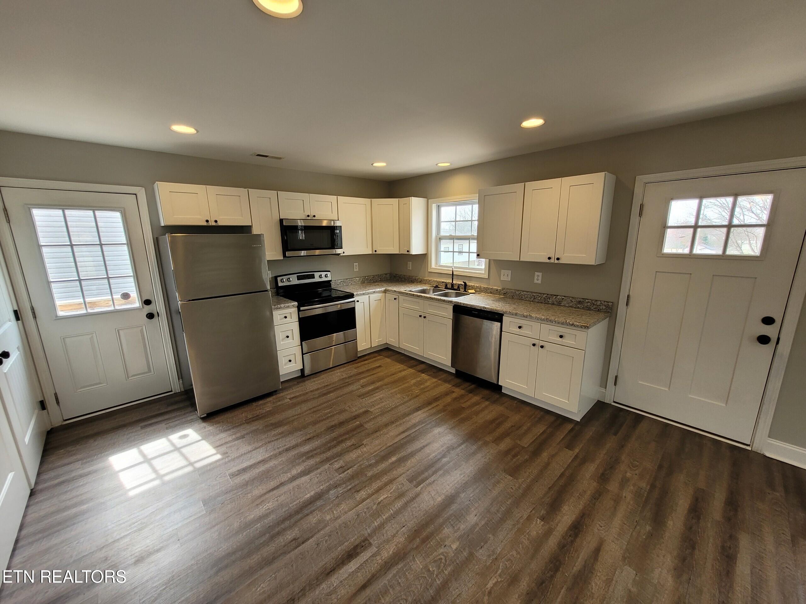 115 W Edison St Property Photo 2