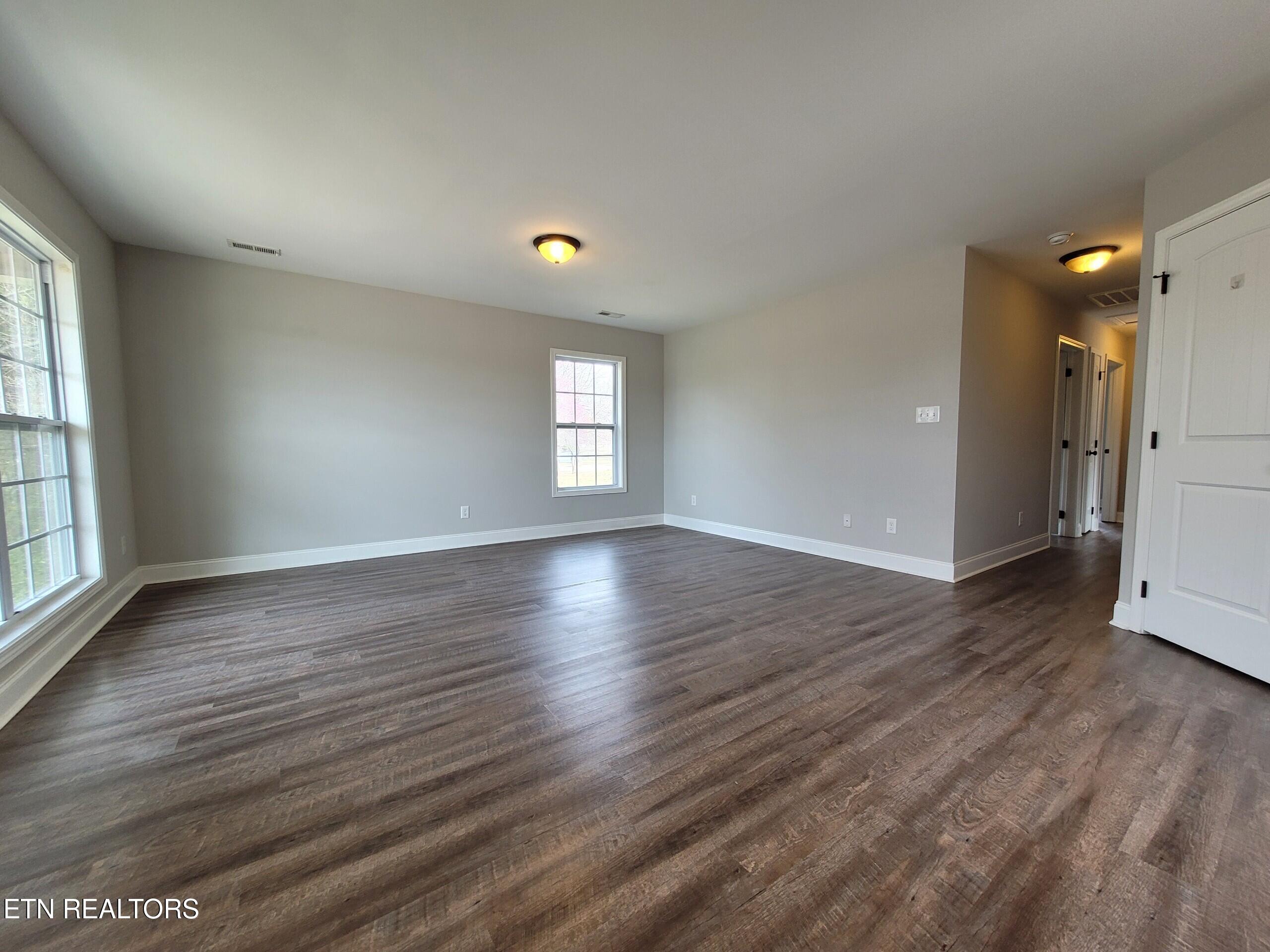 115 W Edison St Property Photo 3