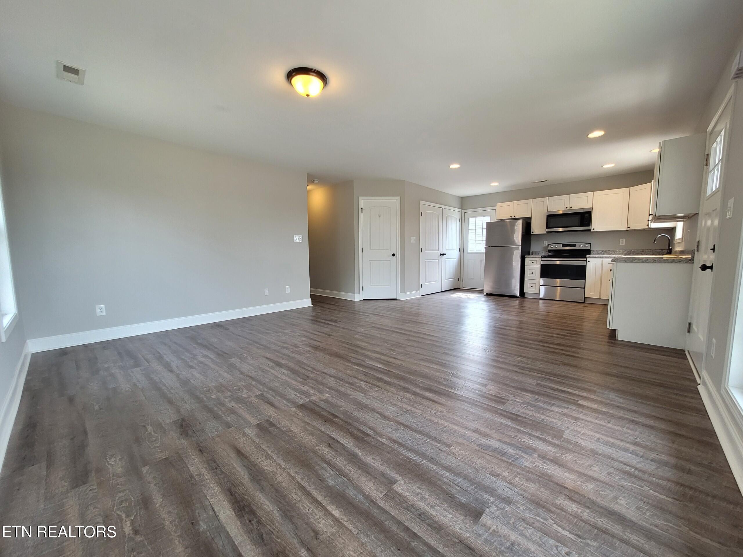 115 W Edison St Property Photo 5